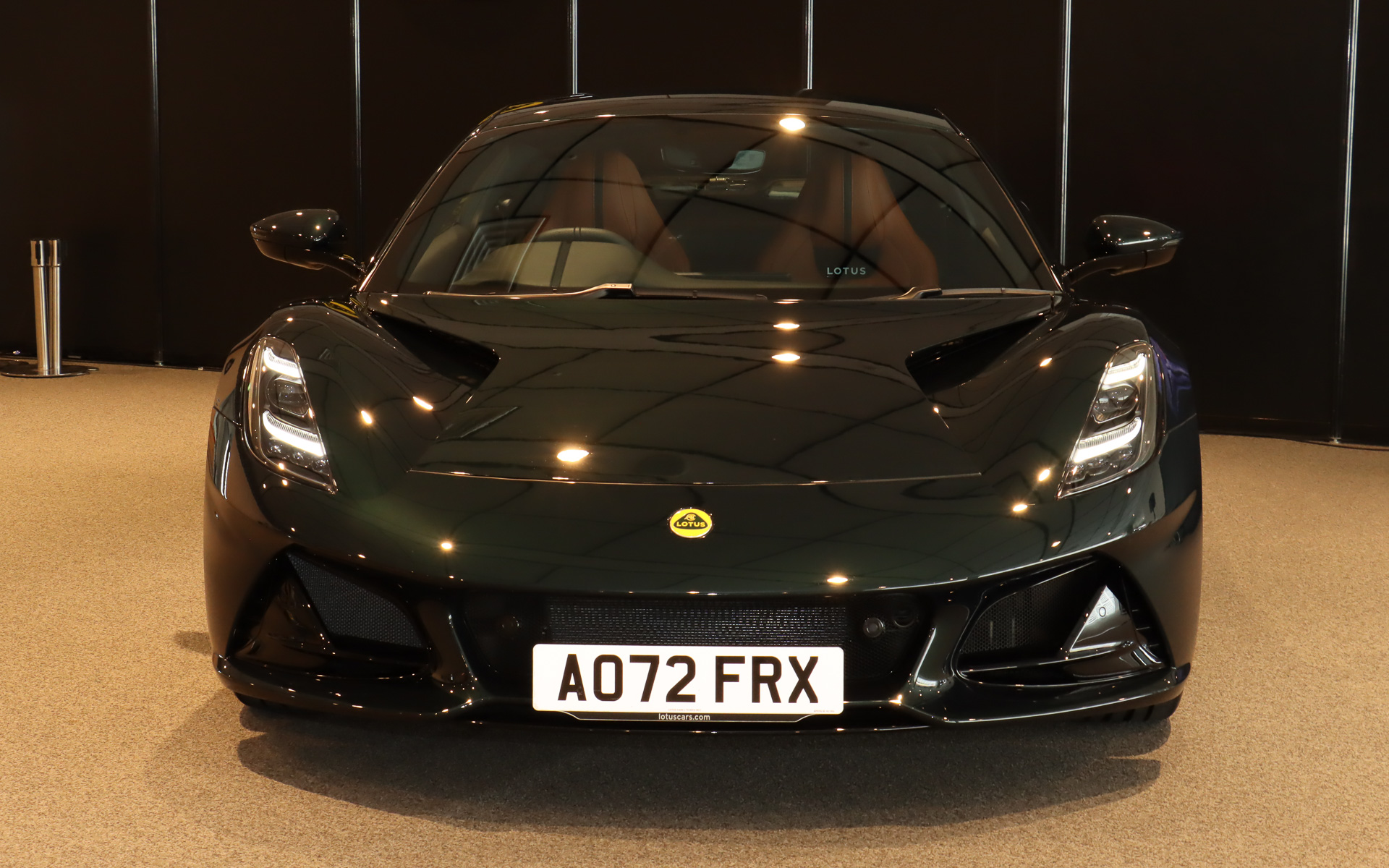 ボディサイズは4413×1895×1226mm（全長×全幅×全高）、ホイールベースは2575mm