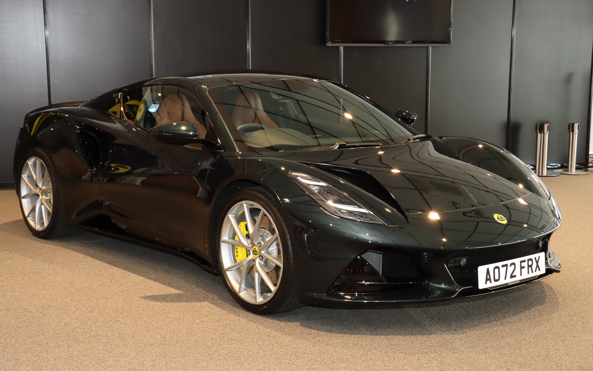 ボディサイズは4413×1895×1226mm（全長×全幅×全高）、ホイールベースは2575mm