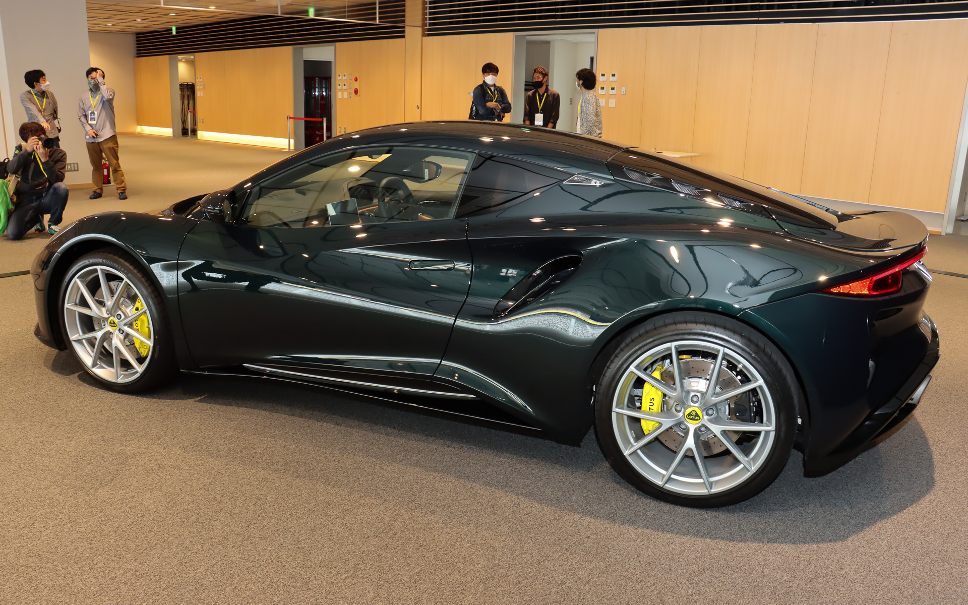 ボディサイズは4413×1895×1226mm（全長×全幅×全高）、ホイールベースは2575mm