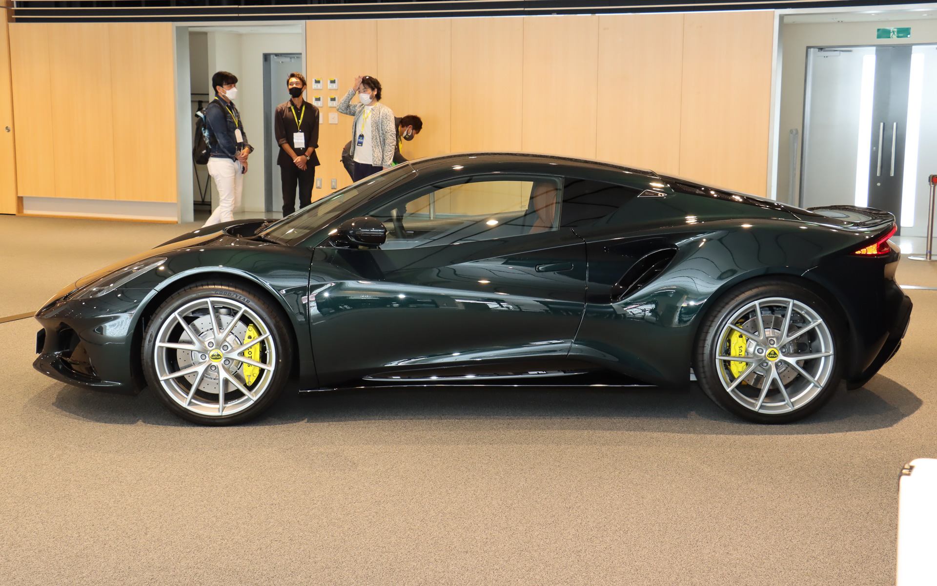 ボディカラーは「ダークバーダント」