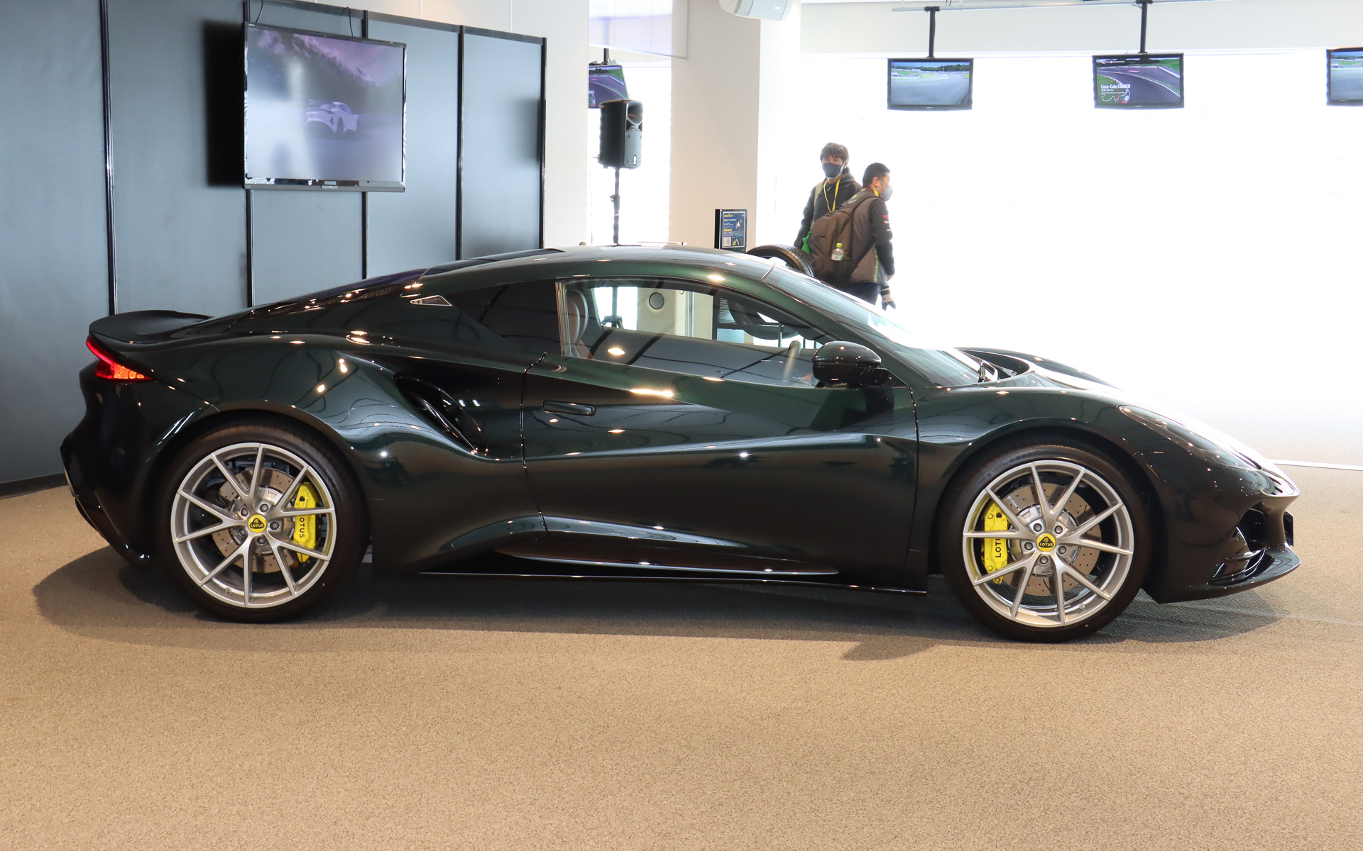 ボディカラーは「ダークバーダント」