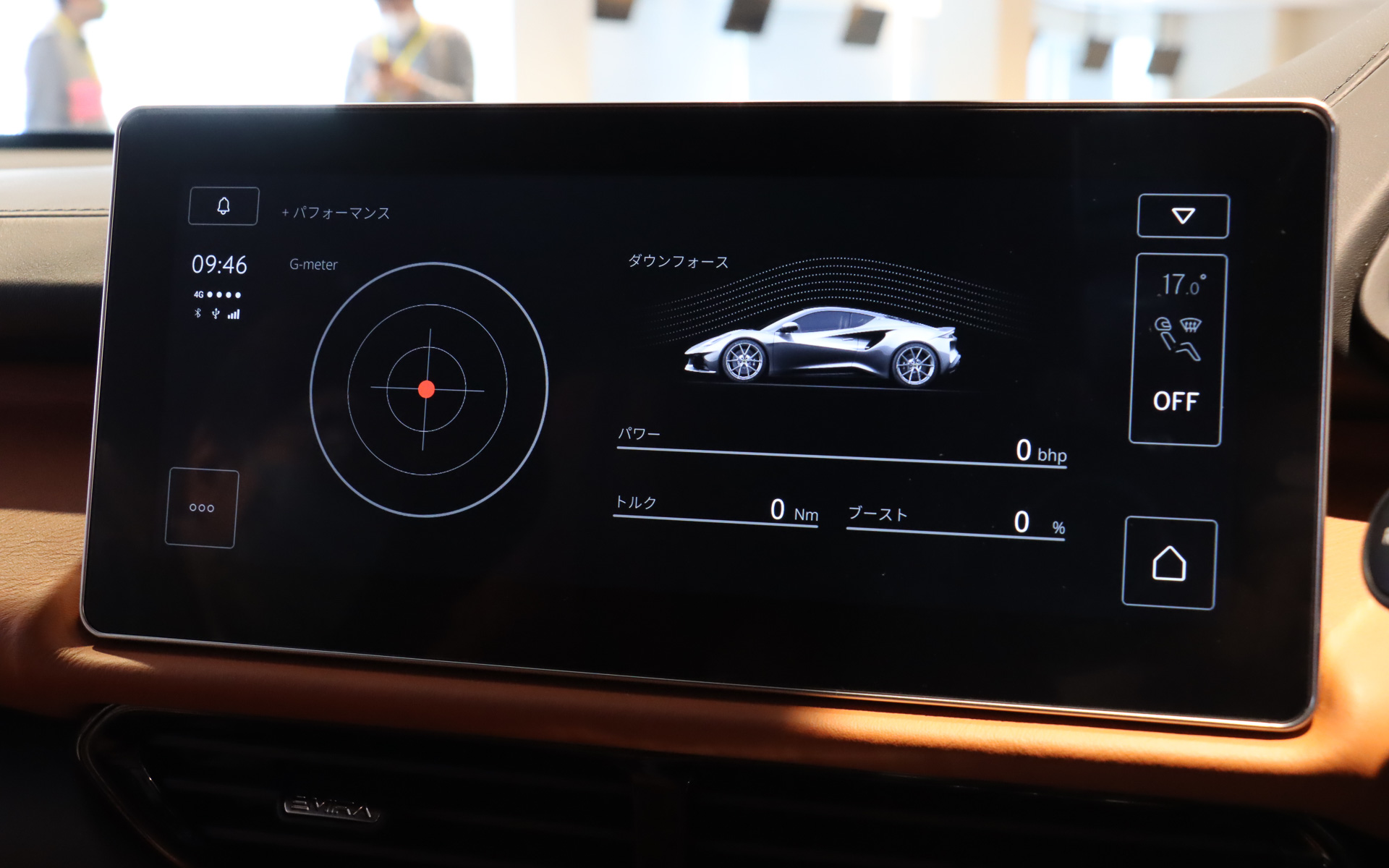 ダッシュボード中央の10.25インチ HMIタッチスクリーンにはインフォテインメント情報のほか、Gメーターやエンジン出力などを表示できる