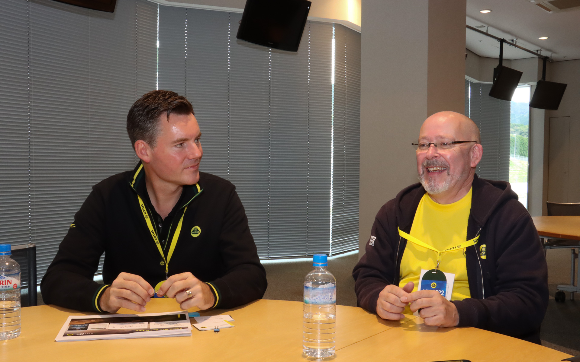 日本語も堪能なガーディナー氏が通訳を兼ね、バルマー氏とガーディナー氏の2人からエミーラやロータスについて聞いた