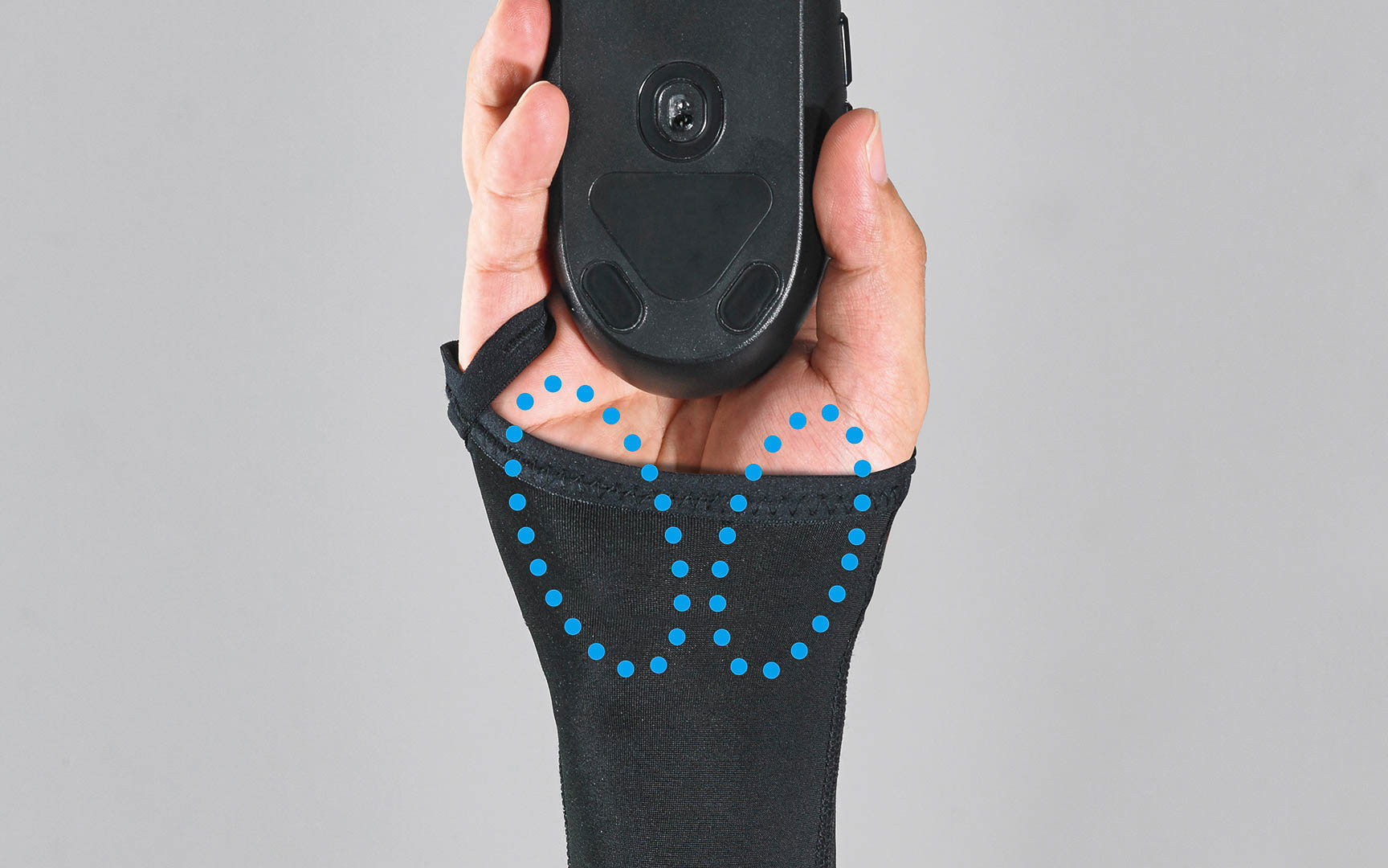 eスポーツの動作に適した掌底を覆う本体形状を採用