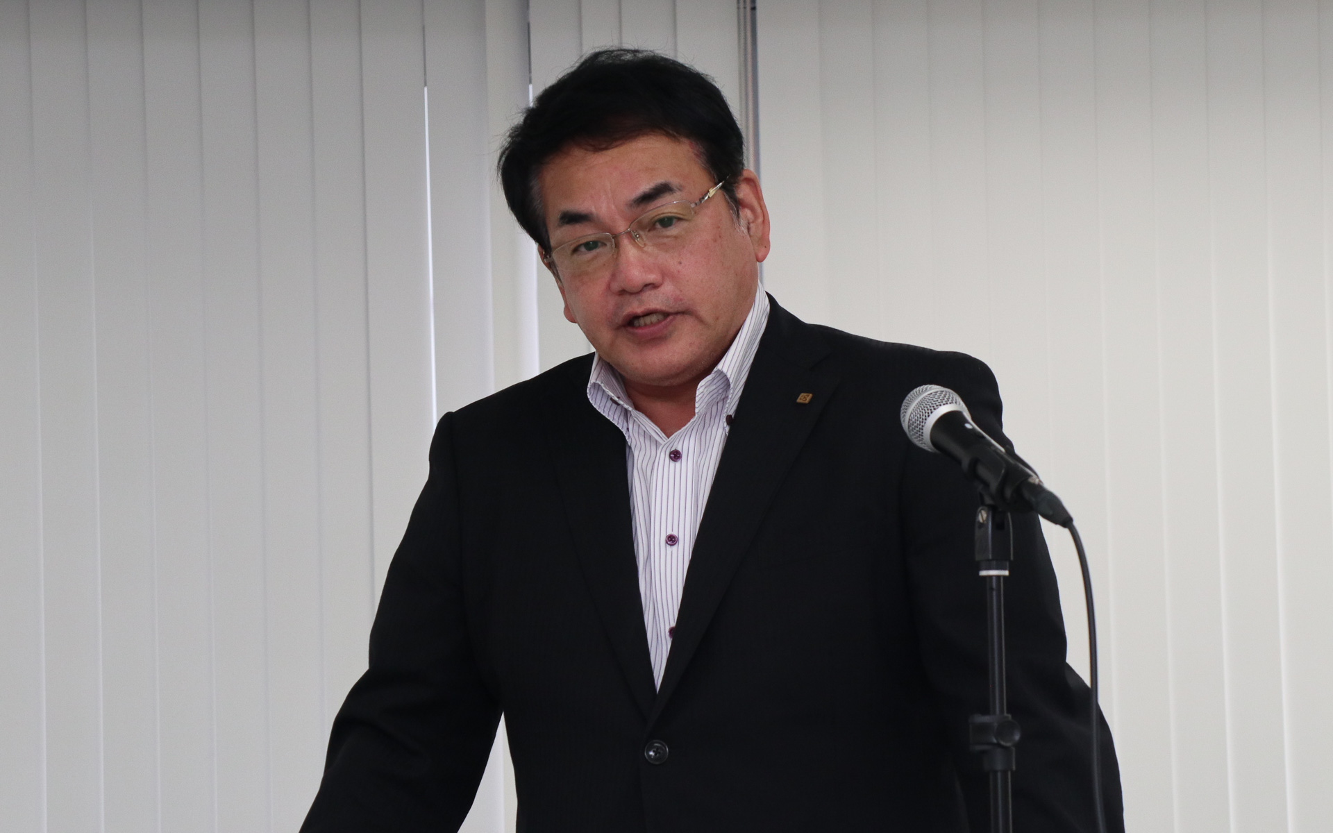 車載ナイトビジョンシステムの開発意図などについて語る小林氏