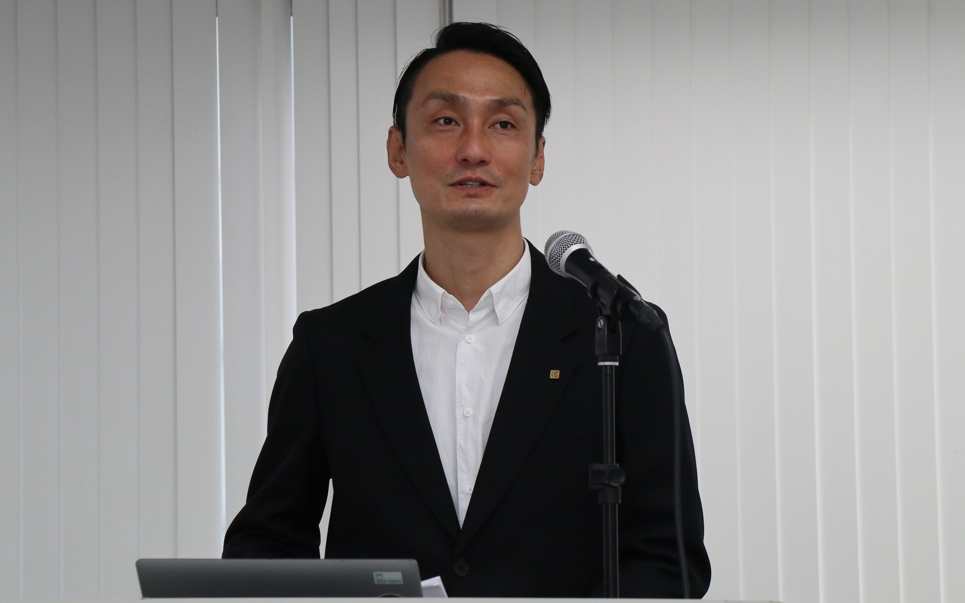 京セラの車載ナイトビジョンシステムが持つ技術的特徴を解説する林氏