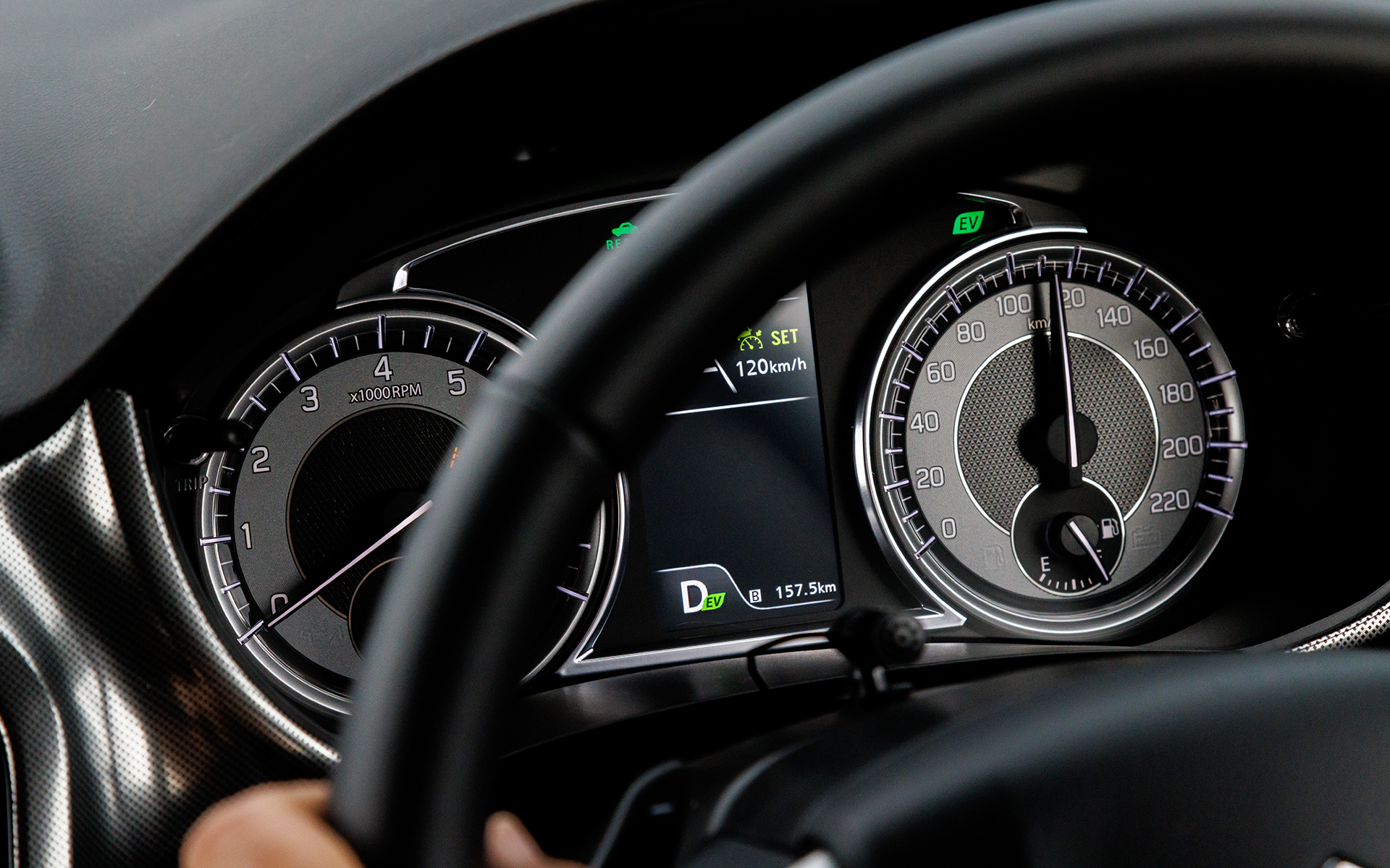 120km/h走行でも、条件が合えばEV走行を行なう