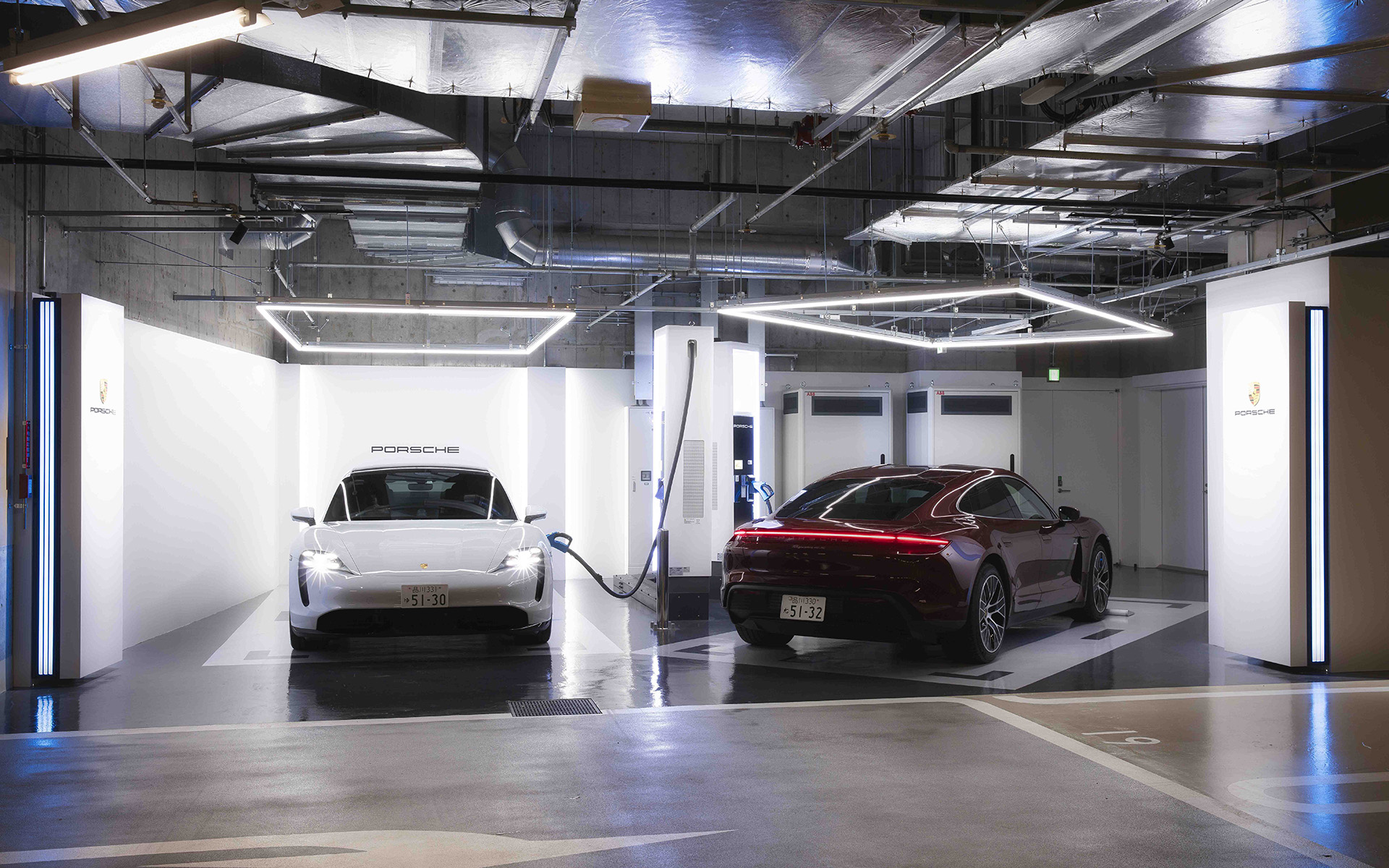 急速充電器の「ポルシェ ターボチャージャー」は日本国内のポルシェセンターなど8拠点（14基）で稼働