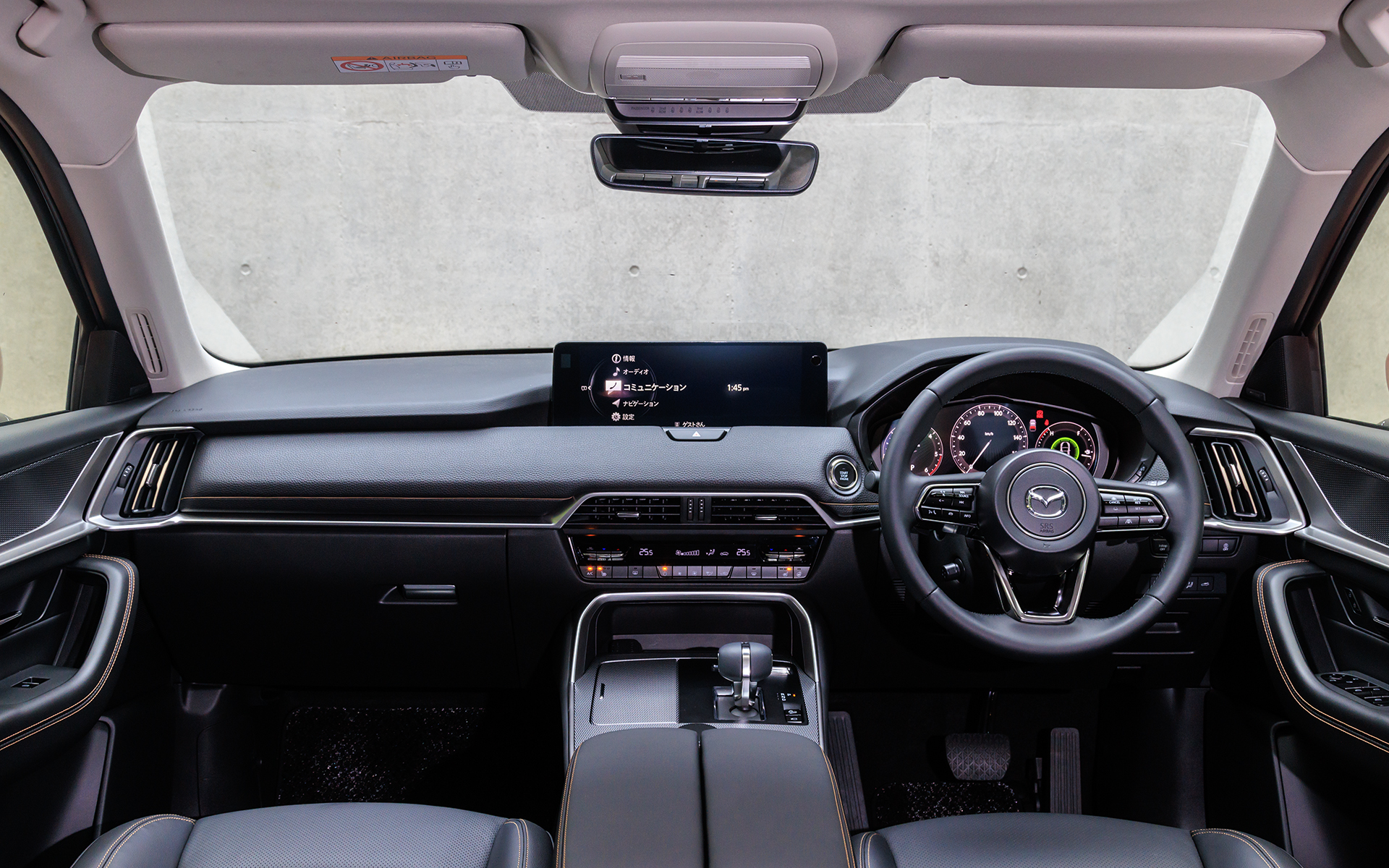 CX-60（プロトタイプ車）のインパネ。中央のディスプレイは他のサプライヤーによるもの