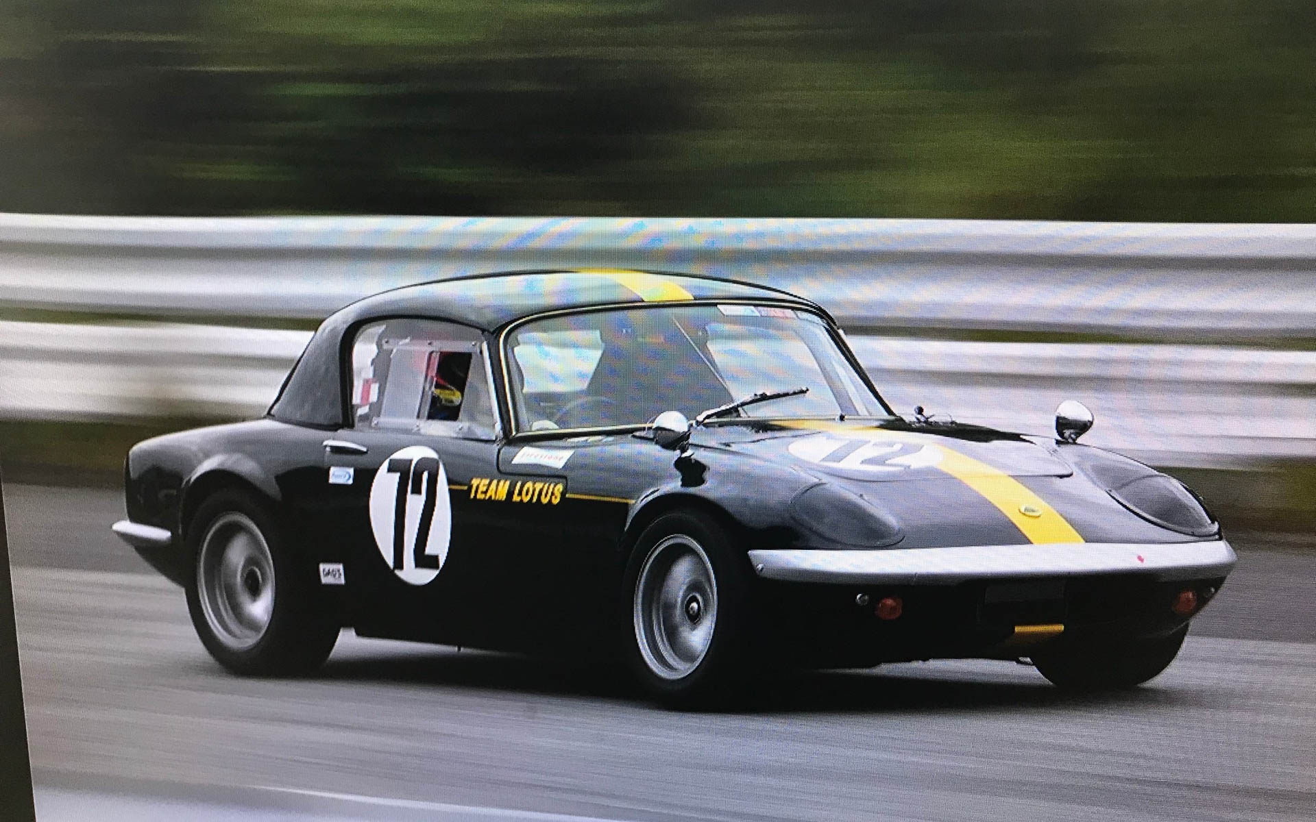 エラン。決勝は雨でした。ラインを外すとよく滑ります