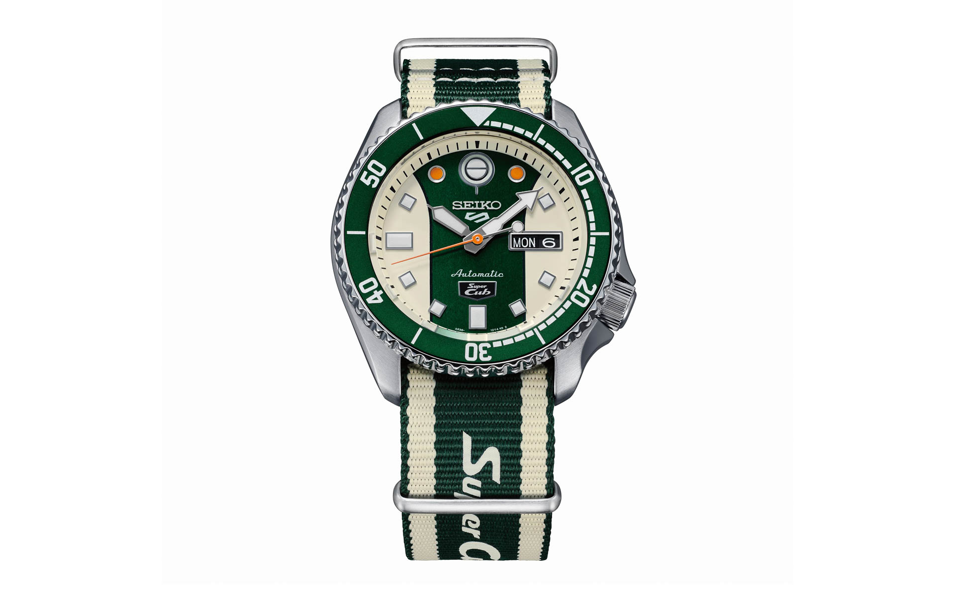 スーパーカブで人気のあるグリーンとオフホワイトのカラーを採用