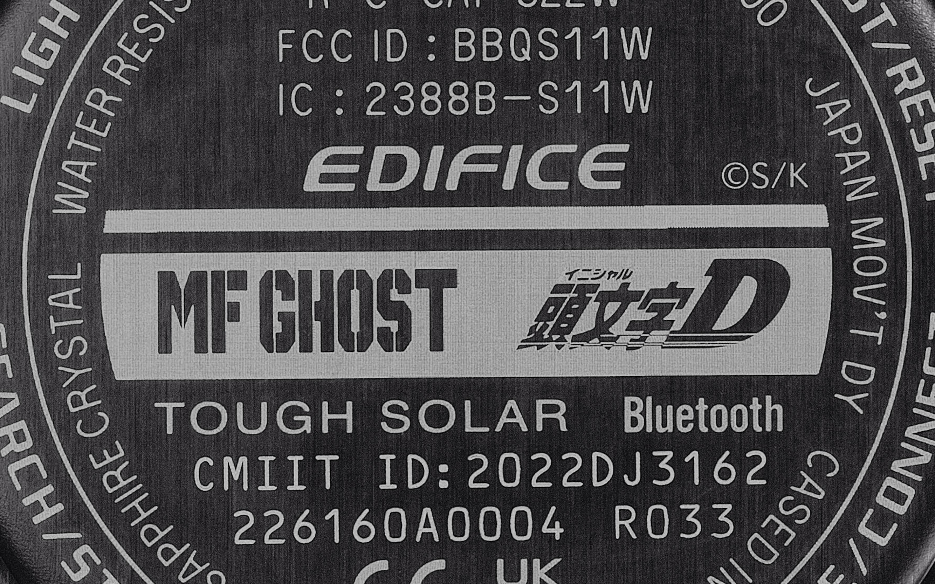 裏蓋に2作品のタイトルロゴを刻印