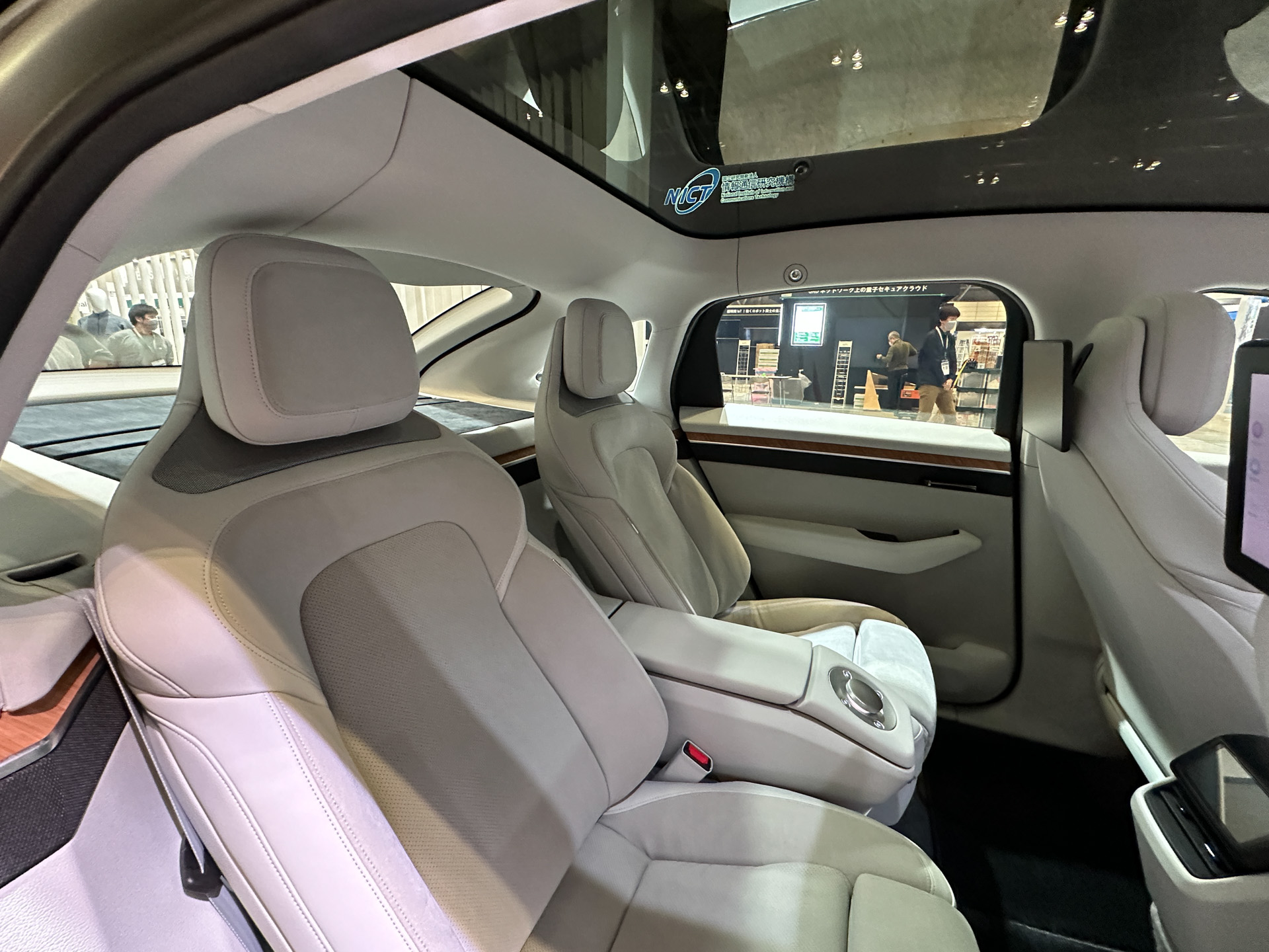 試作EV「VISION-S 02」