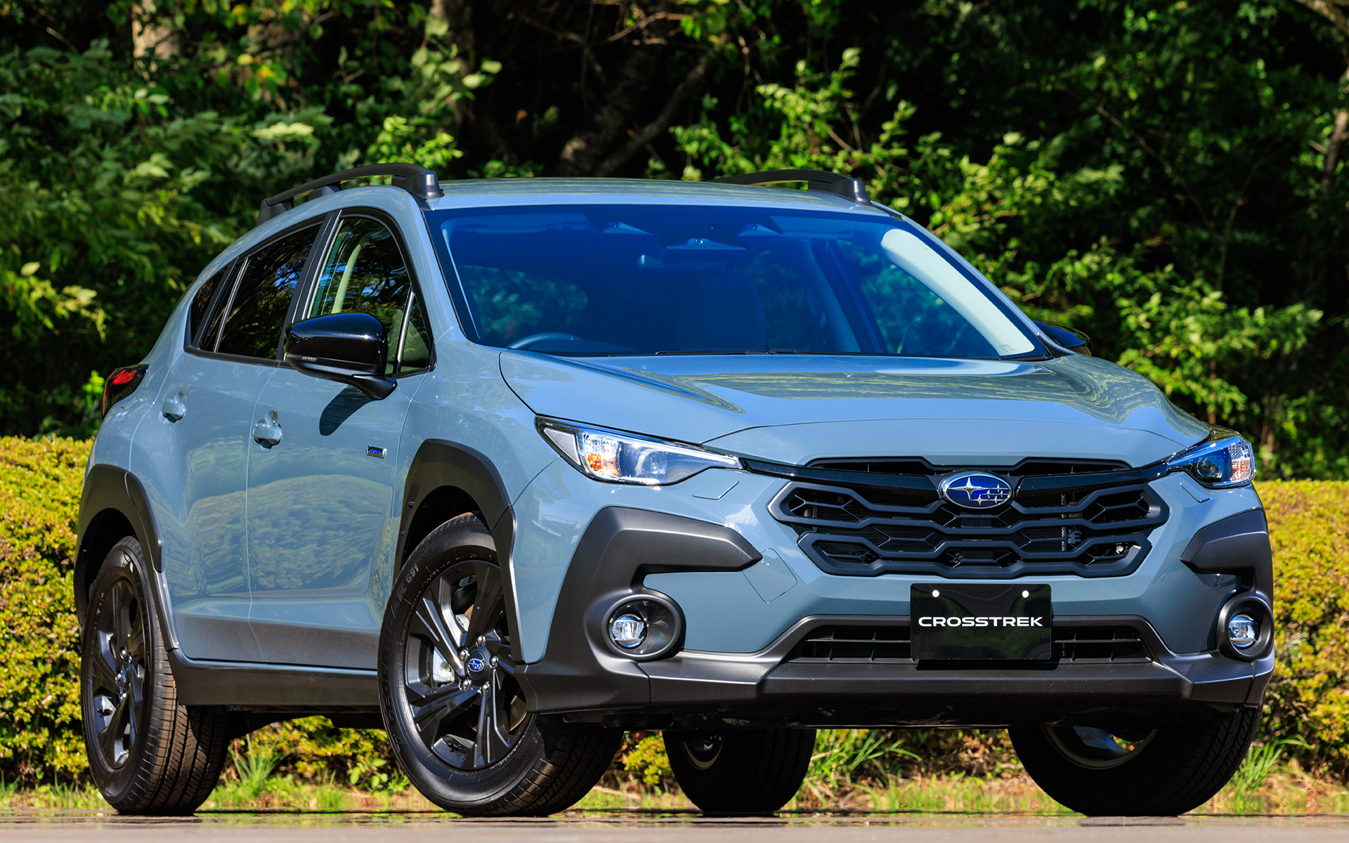 新型クロストレック プロトタイプの標準グレード。ボディカラーはオフショアブルー・メタリック。ボディサイズは4480×1800×1580mm（全長×全幅×全高）、ルーフレール・シャークフィンアンテナなしの場合は全高－30mm。ホイールベースは2670mm、最小回転半径は5.4m。装着タイヤは225/60R17サイズの横浜ゴム「GEOLANDAR G91」