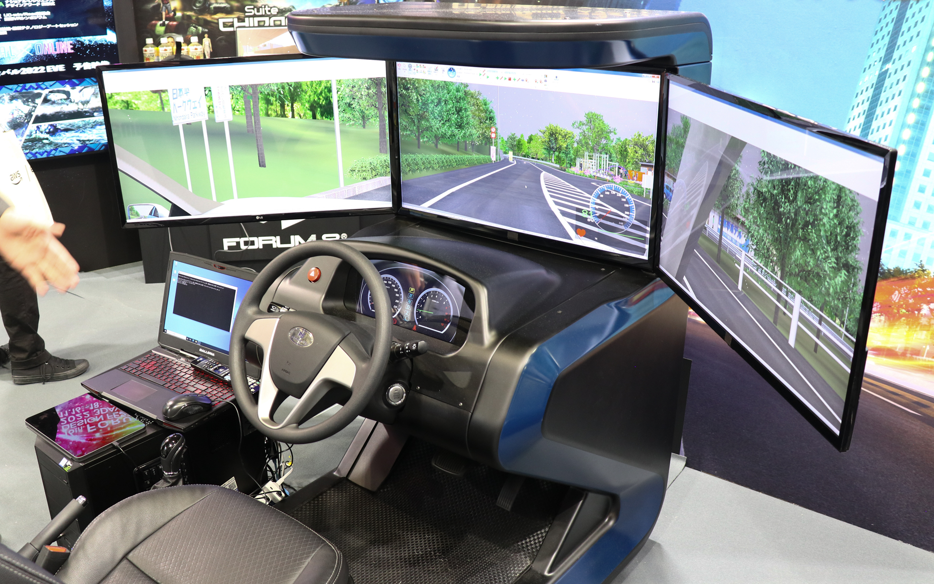 ラリージャパン2022のスポンサーでもあるフォーラムエイトは各種シミュレーションを展示し、ブースでは実際に操作することができる