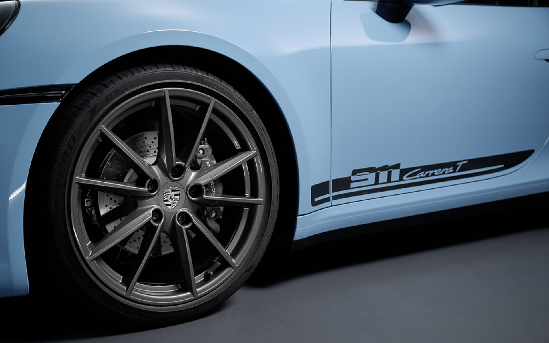 アクセントとしてダークグレーを各所に採用している