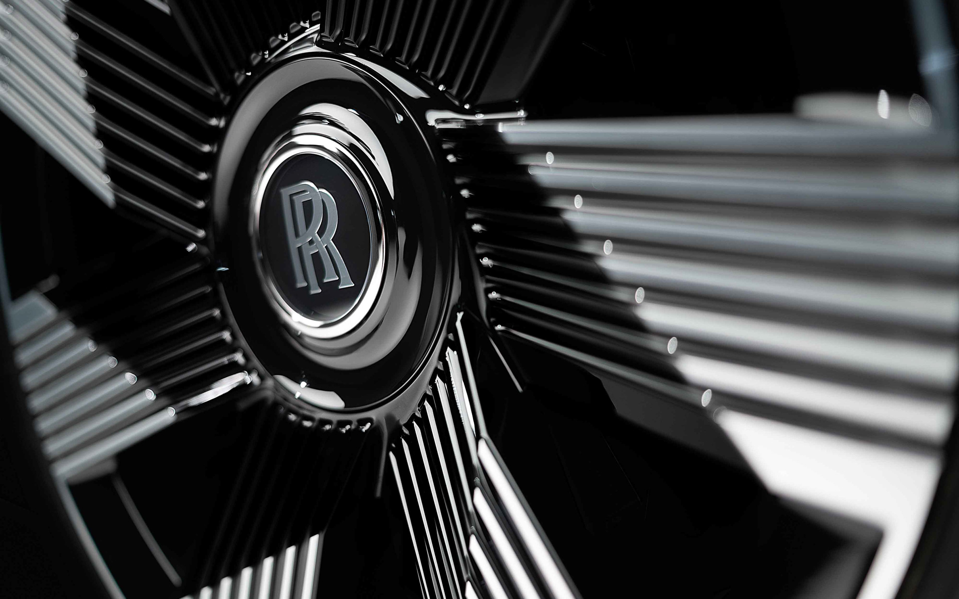 ホイールは大きなボディサイズとのバンラスを考慮して23インチを採用