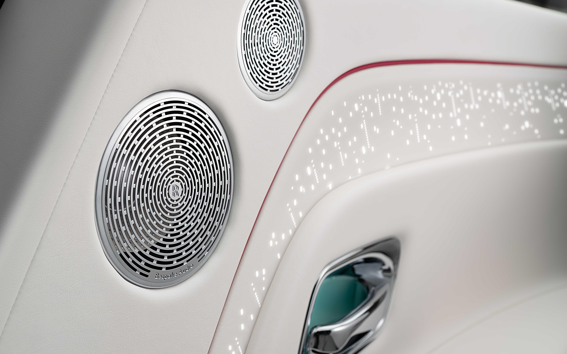 スターライト・ドアを初搭載したスペクター