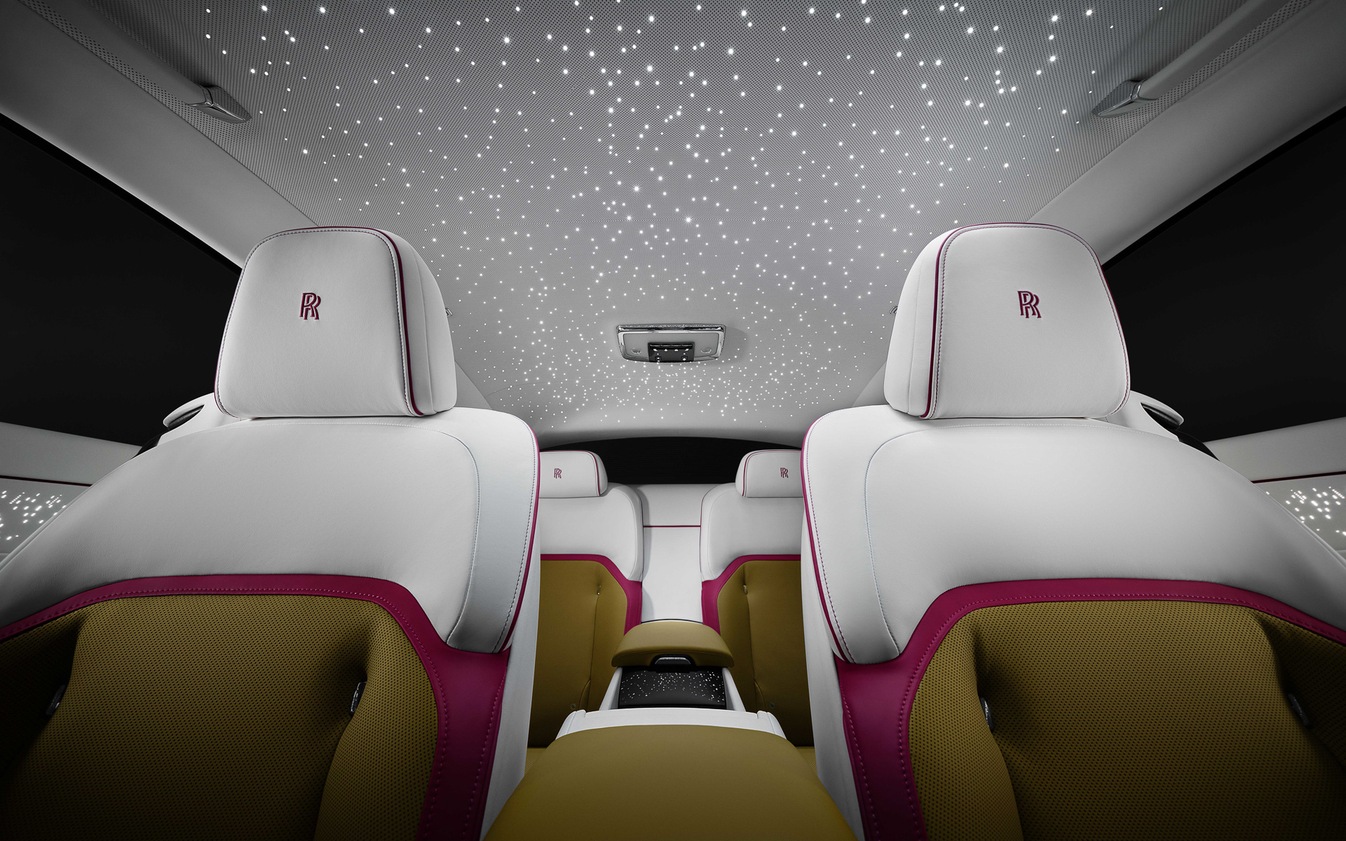 天井はシューティング・スター・ヘッドライナーを完備