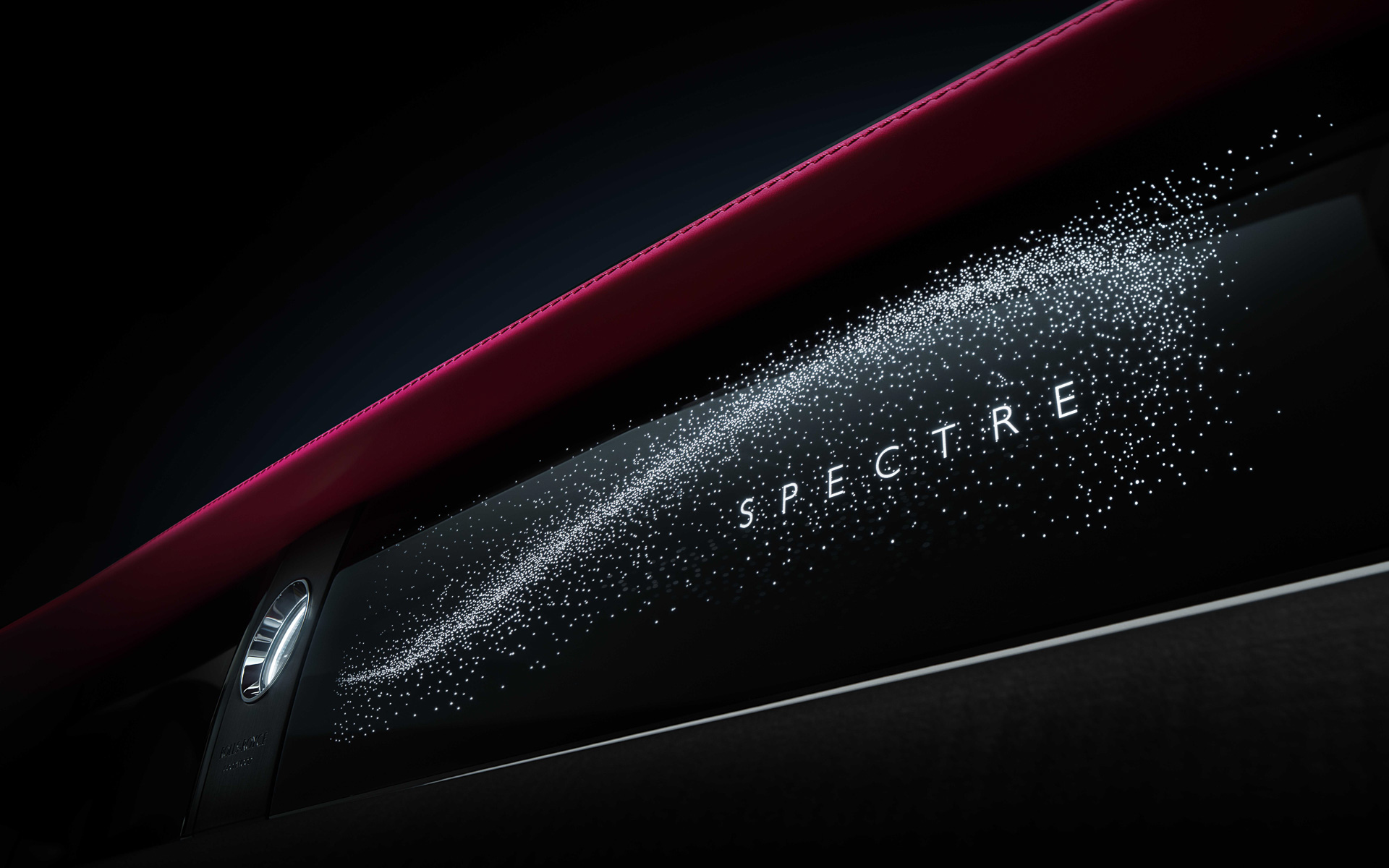 助手席ダッシュボード前のイルミネーテッド・フェイシア