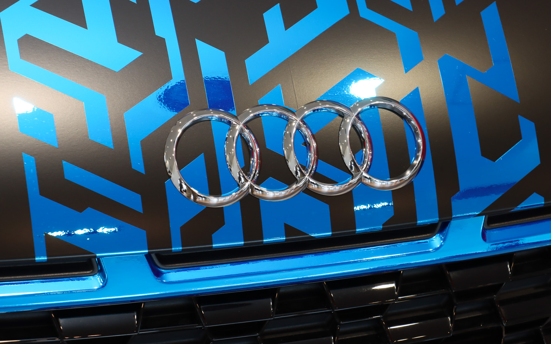 見慣れたアウディの「フォーリングス」エンブレムだが、セガの広報担当者が見ると「ソニックシリーズで伝統的に登場する“金色のリング”のようで親近感が沸きますね」とのこと