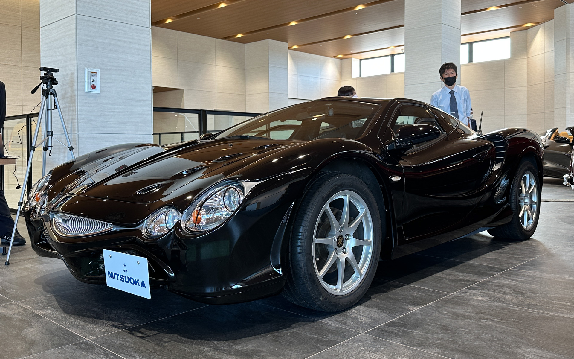 2階に設置された「プレミアムホール」には光岡自動車の歴代モデルが展示される