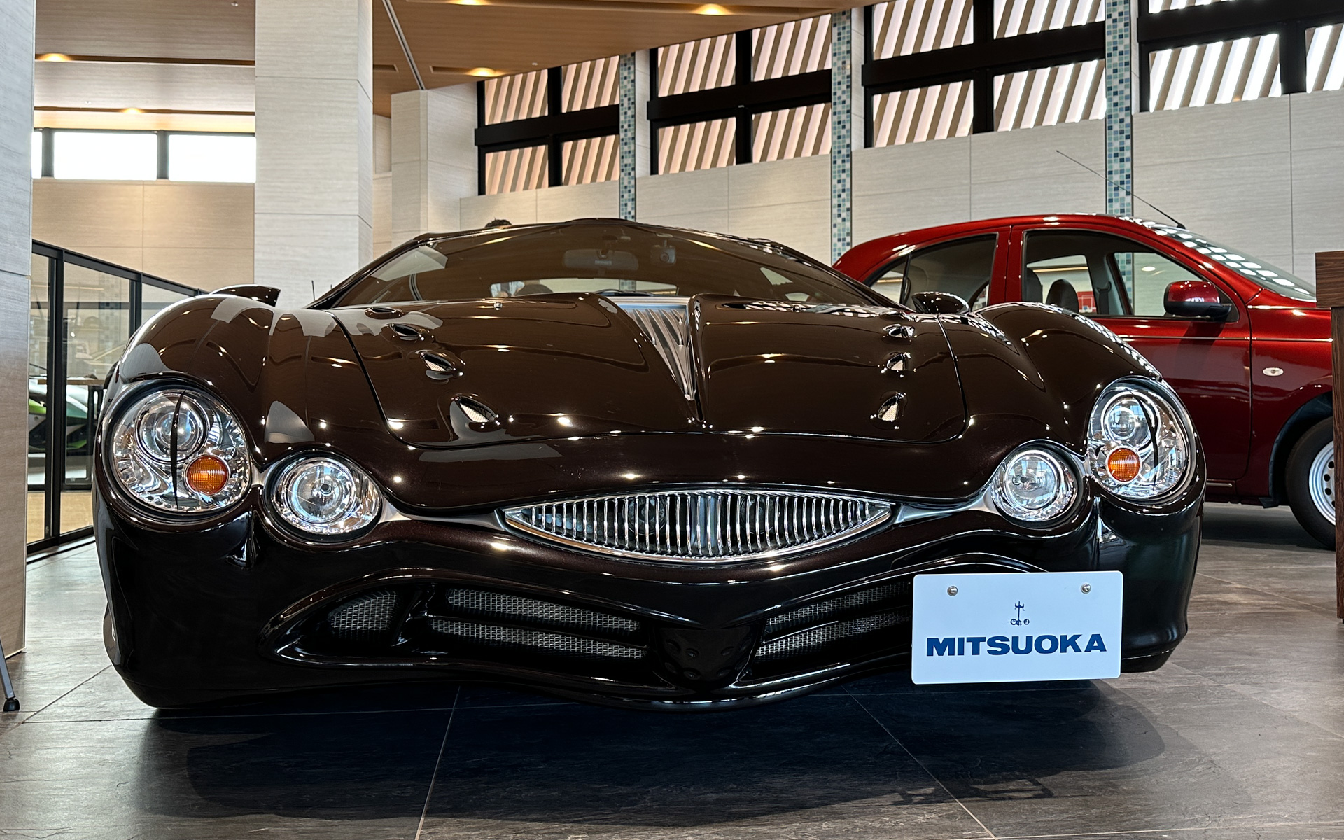 2階に設置された「プレミアムホール」には光岡自動車の歴代モデルが展示される