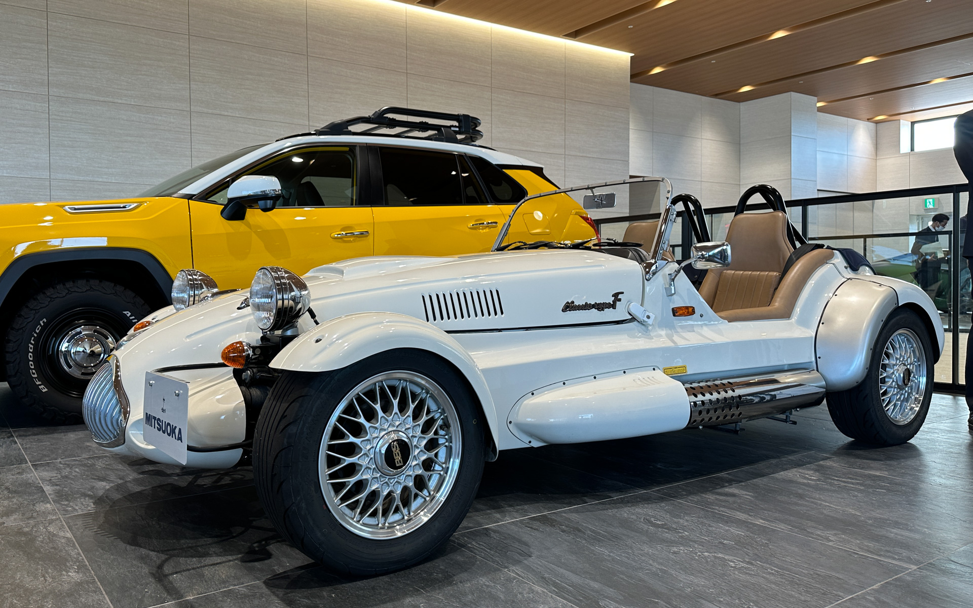 2階に設置された「プレミアムホール」には光岡自動車の歴代モデルが展示される