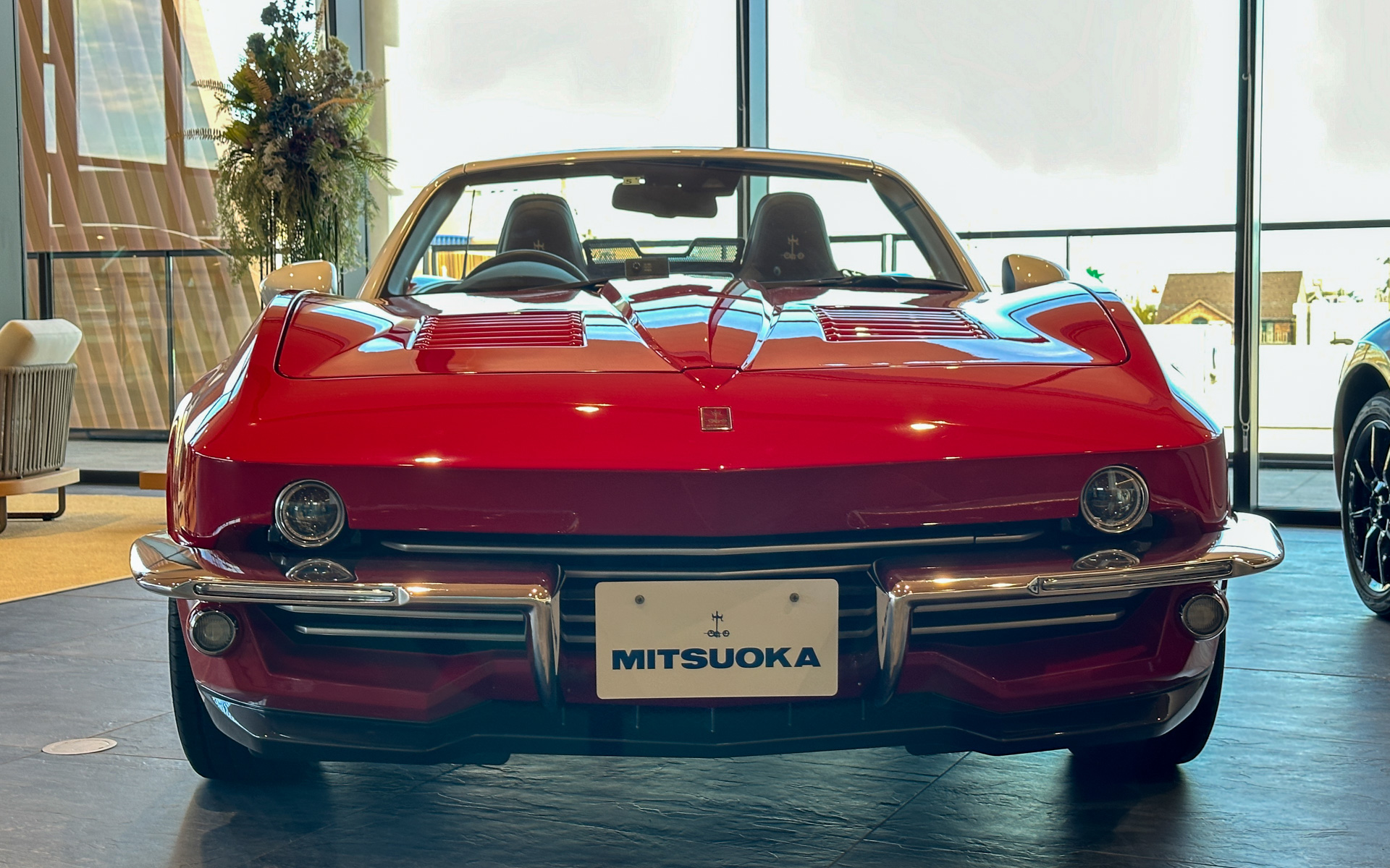 2階に設置された「プレミアムホール」には光岡自動車の歴代モデルが展示される