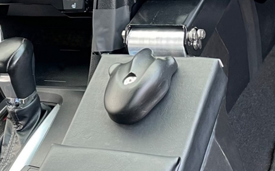 車室空間を広げる新たな操舵デバイスのプロトタイプ