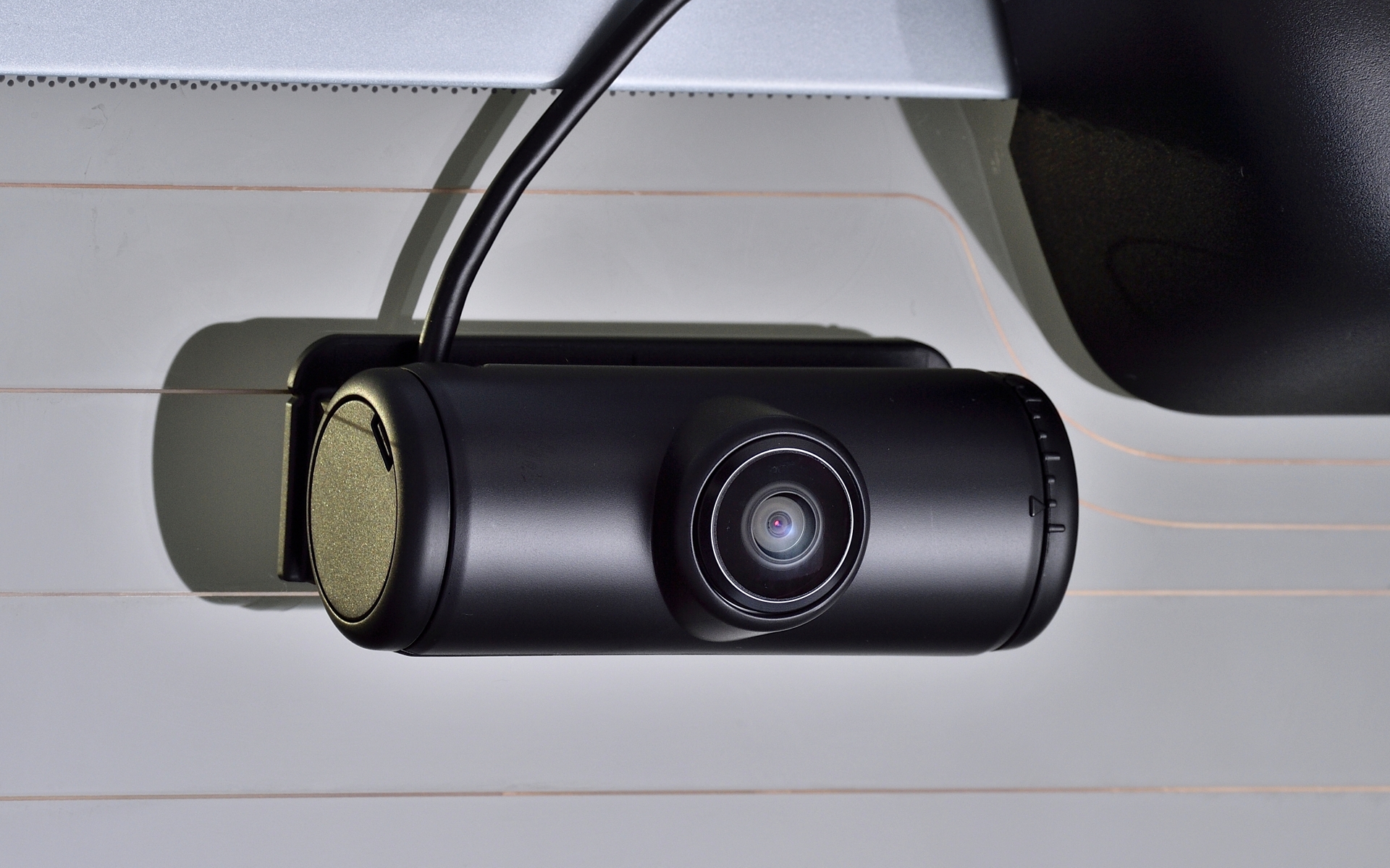 リアカメラ（車内および周辺撮影用）装着イメージ