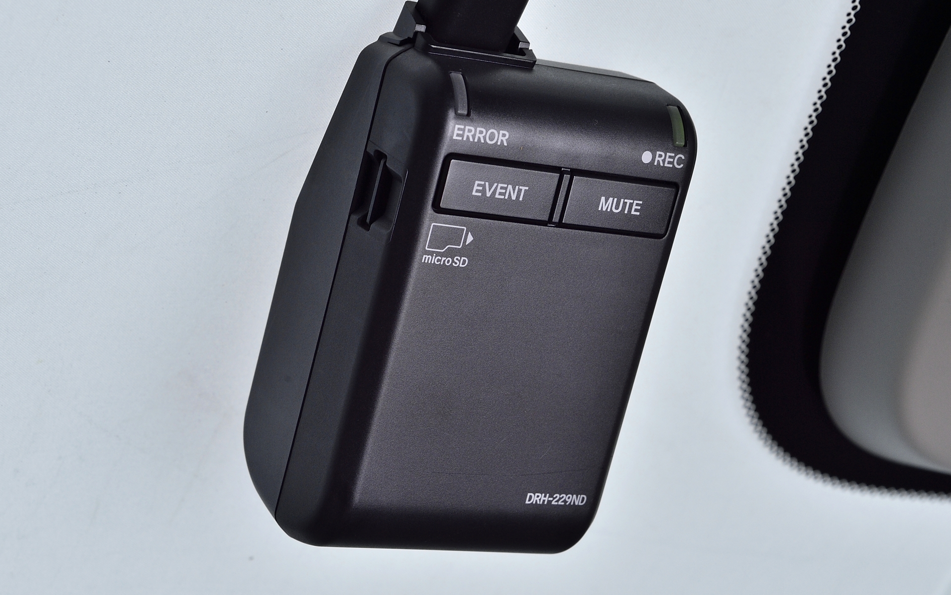 車種ごとに最適な取り付け位置を探し出して設定するという