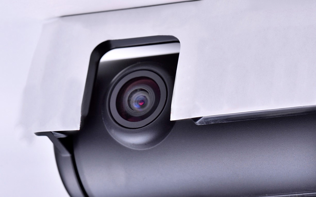 後方撮影用のリアカメラも水平110°×垂直70°と広角を撮影できる