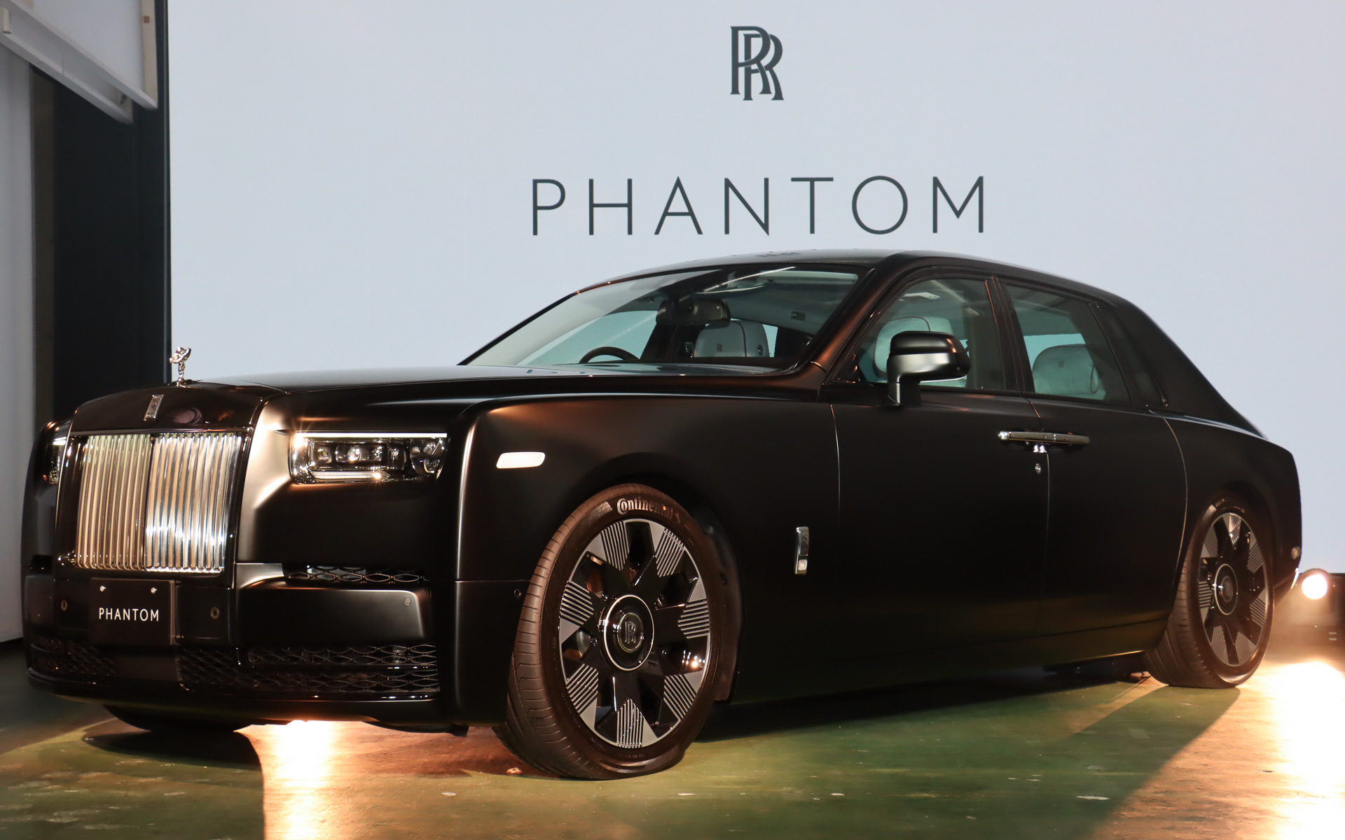 ボディサイズは5770×2018×1646mm（全長×全幅×全高）、ホイールベース3552mm