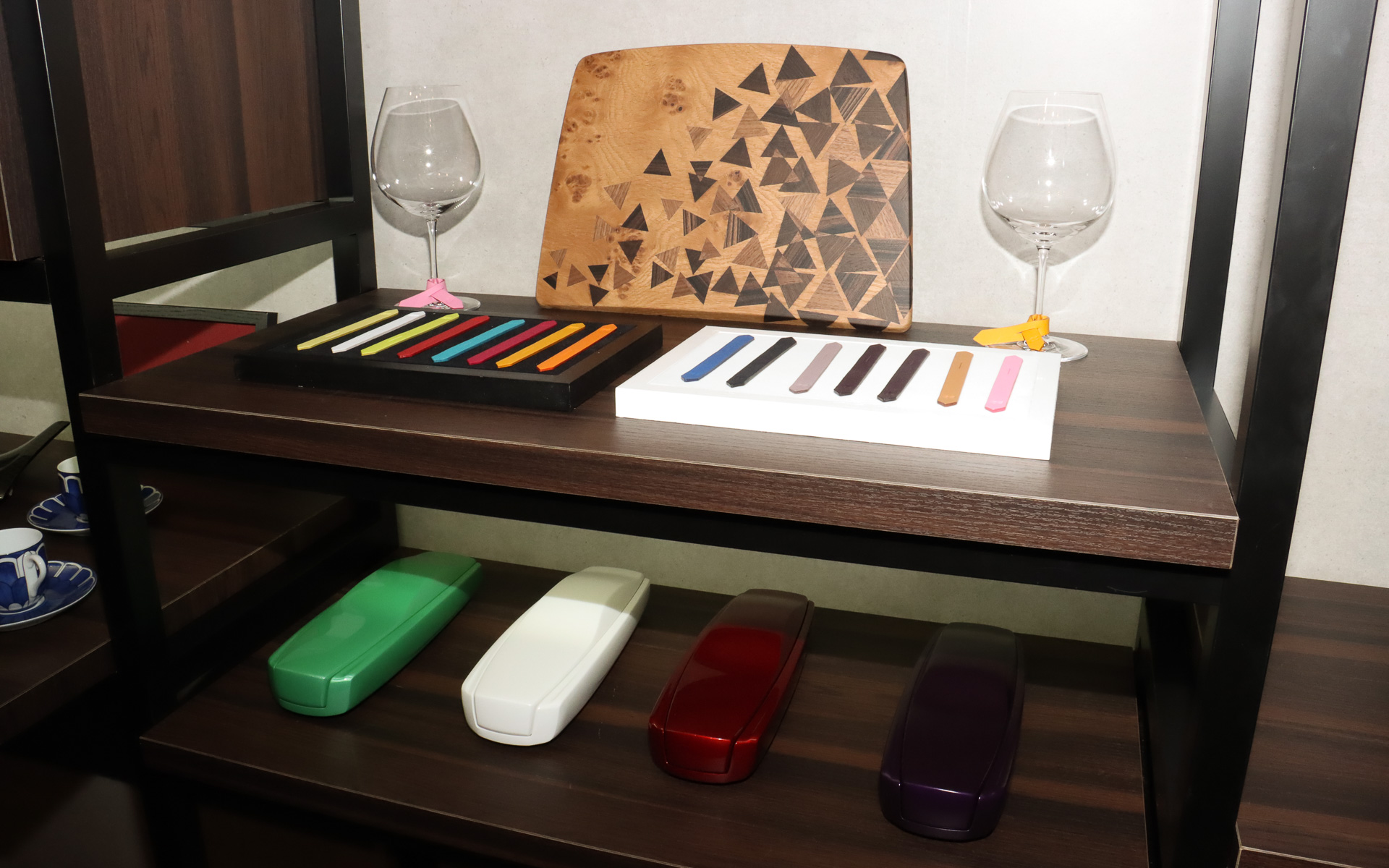 内外装のカスタマイズ見本の展示