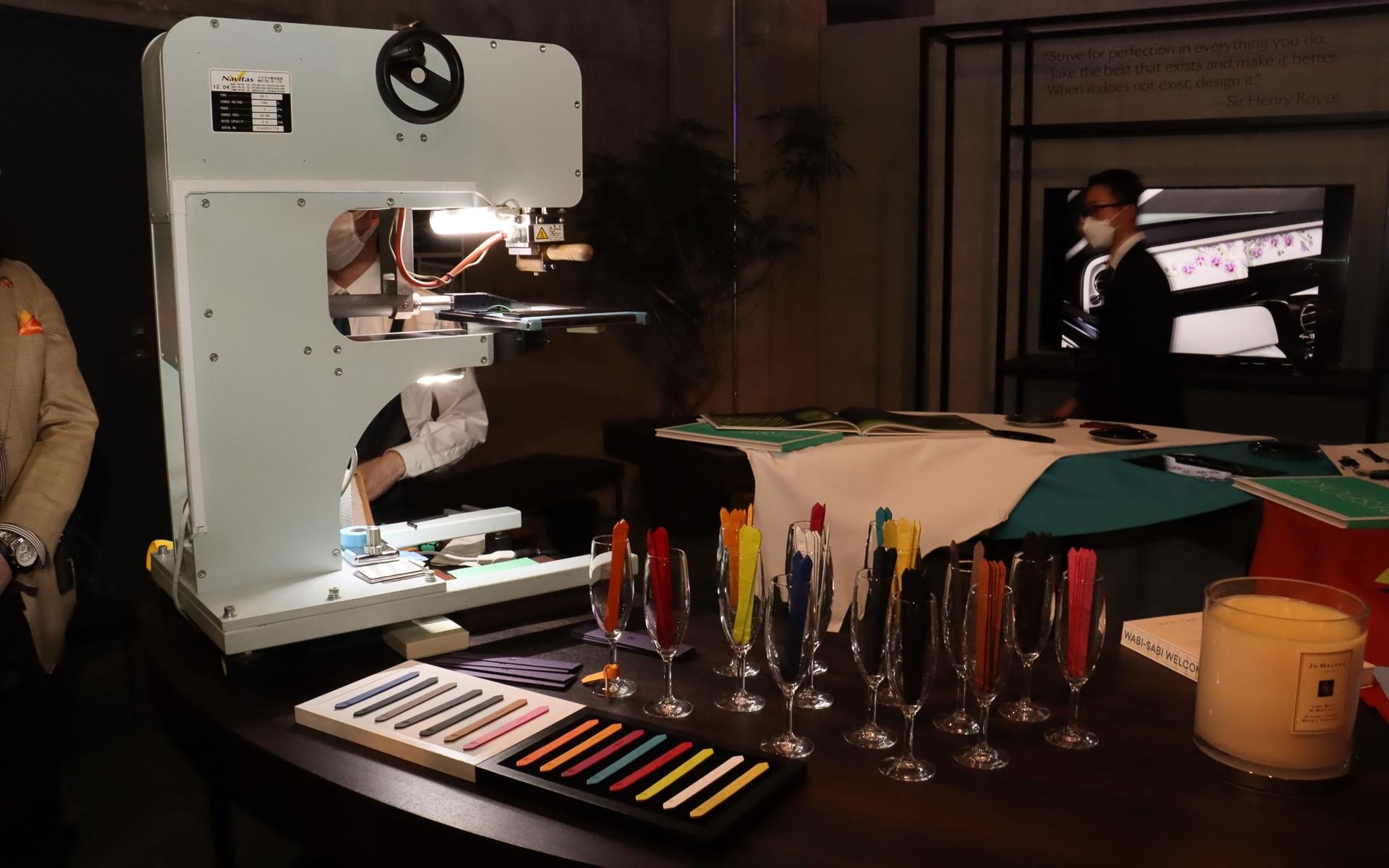 革細工の実演コーナー