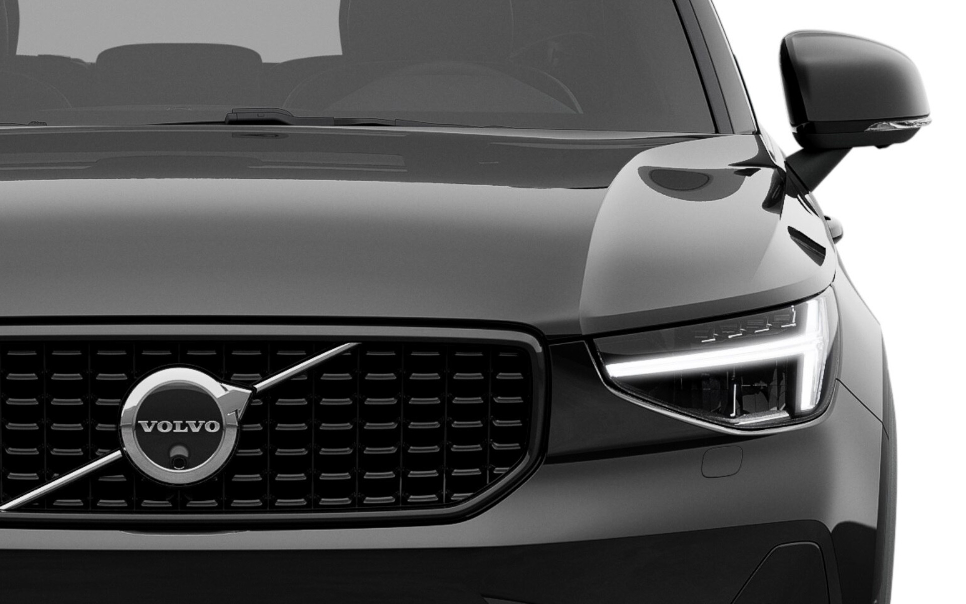 ダークエディションの外観ではグロッシーブラック・フロントグリル、グロッシーブラック・サイドウィンドウ・トリム、グロッシーブラック・ドアミラーカバー（オニキスブラックメタリック選択時はボディカラーと同色）、リア・グロッシーブラック・スキッドプレート、インテグレーテッド・ルーフレール（グロッシーブラック色）などを採用。足下は19インチの5Yスポークアルミホイール（ダイヤモンドカット/マットグラファイト）