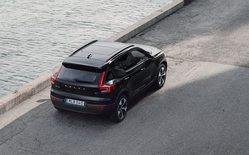 くろぼー ボルボ、XC40の特別仕様車「ダークエディション」 グロッシーブラック