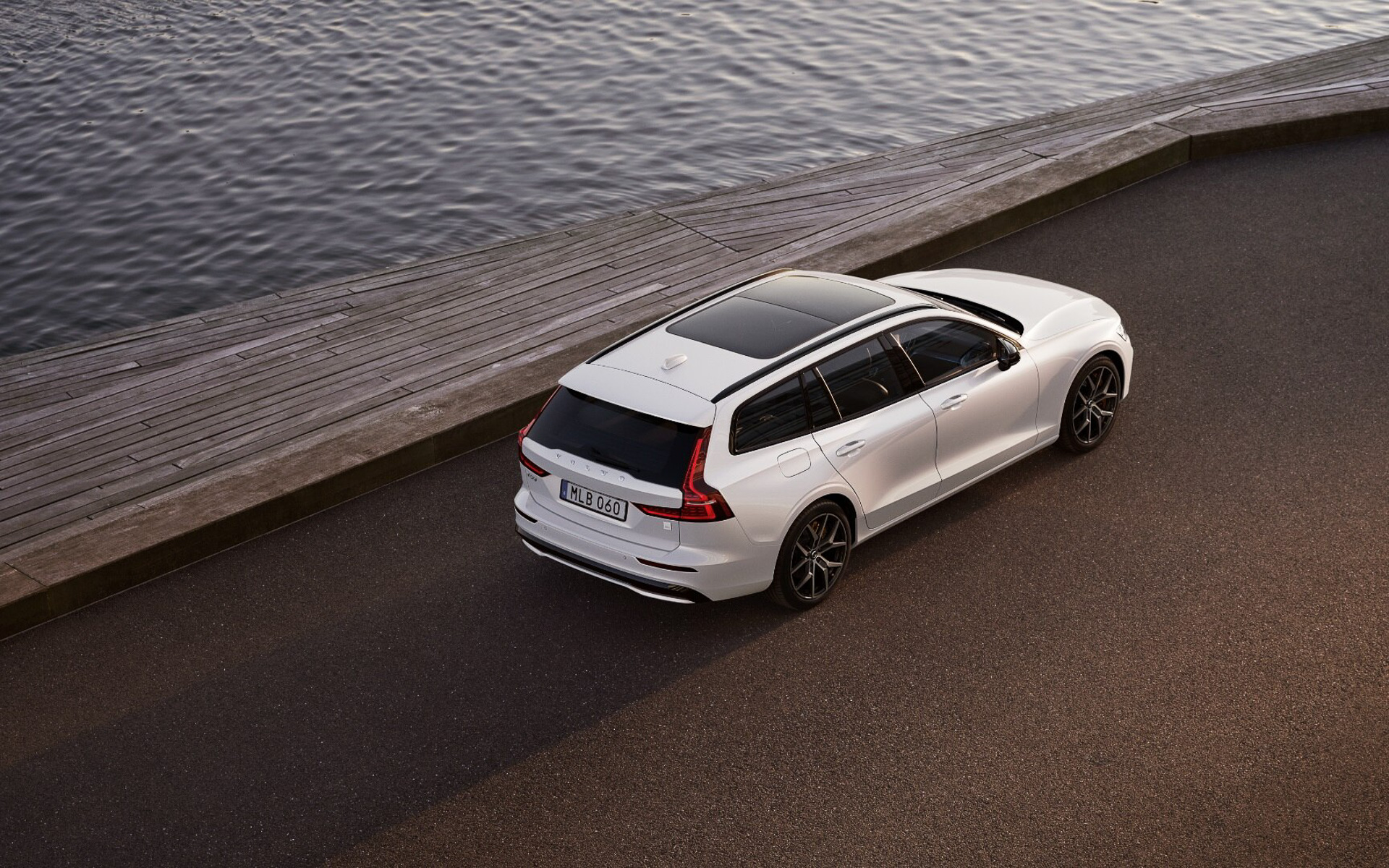 合算参考出力462PSを発生するV60 Recharge Polestar Engineered