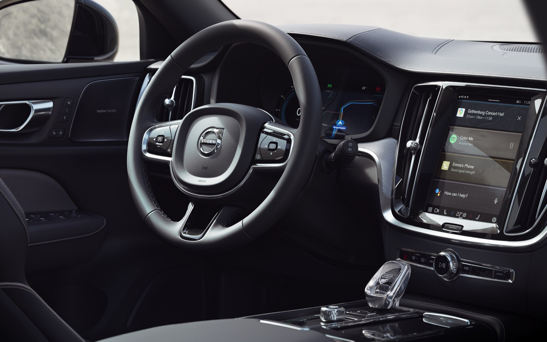 V60 Recharge Polestar Engineeredのインテリア。オープングリッドテキスタイル/ファインナッパレザー・スポーツシート、専用ゴールドカラー・シートベルトなどを採用する