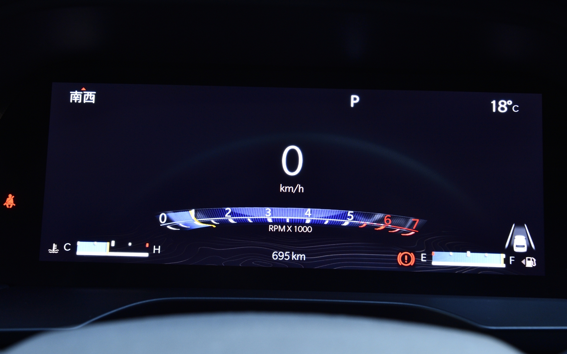グランドチェロキー リミテッドのインテリア。10.1インチのタッチパネルモニターを採用するオーディオナビゲーションシステム、アルパイン製プレミアムサウンドシステム（スピーカー9基、サブウーファー1基）などを標準装備