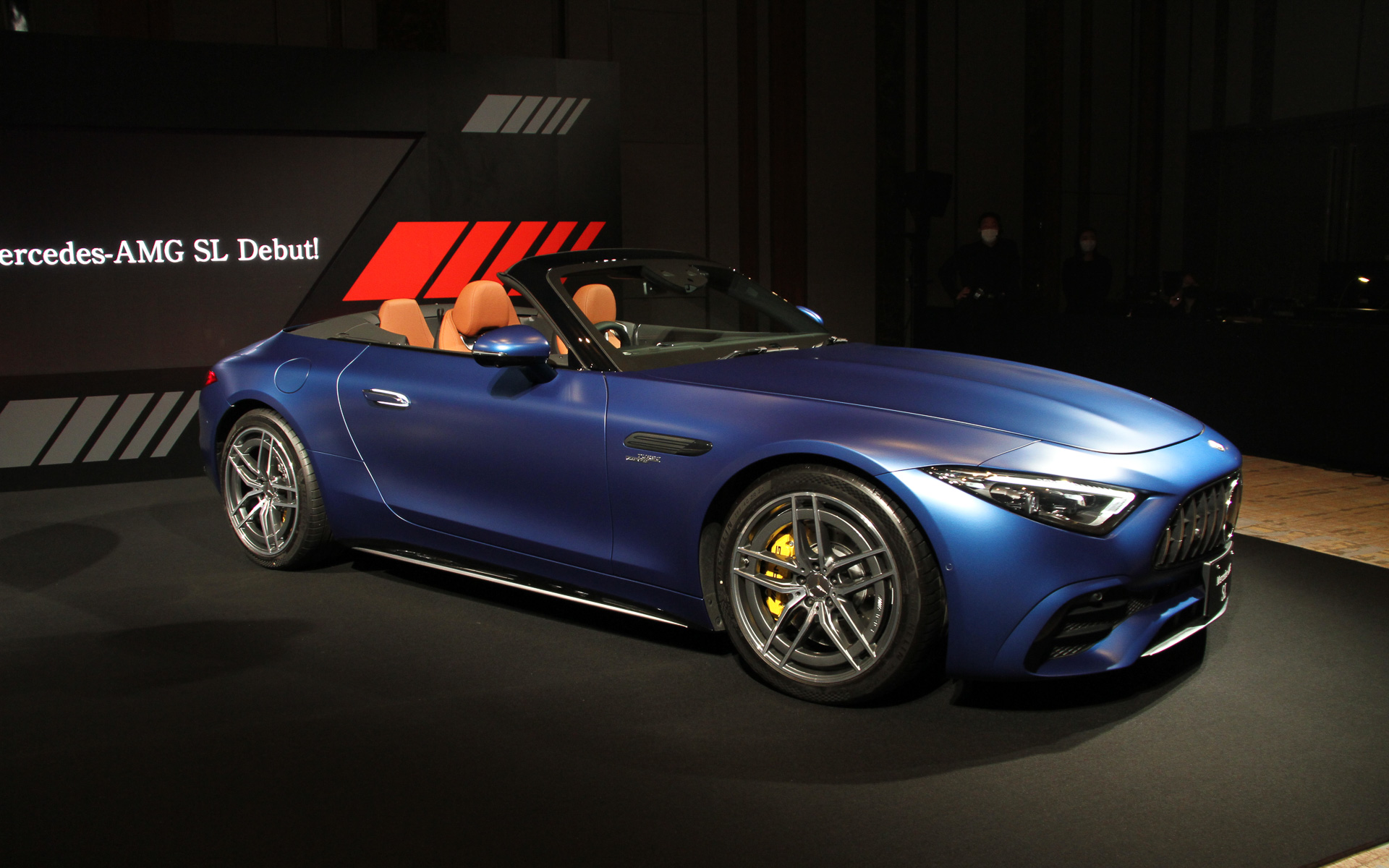 メルセデス AMG SL 43のボディサイズは4700×1915×1370mm（全長×全幅×全高）、ホイールベースは2700mm