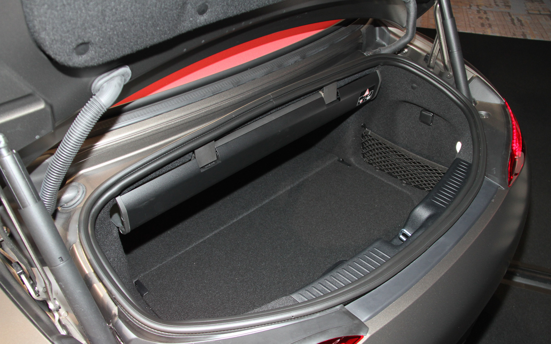 メルセデス AMG SL 43のインテリア。2＋2シートレイアウトが新しい