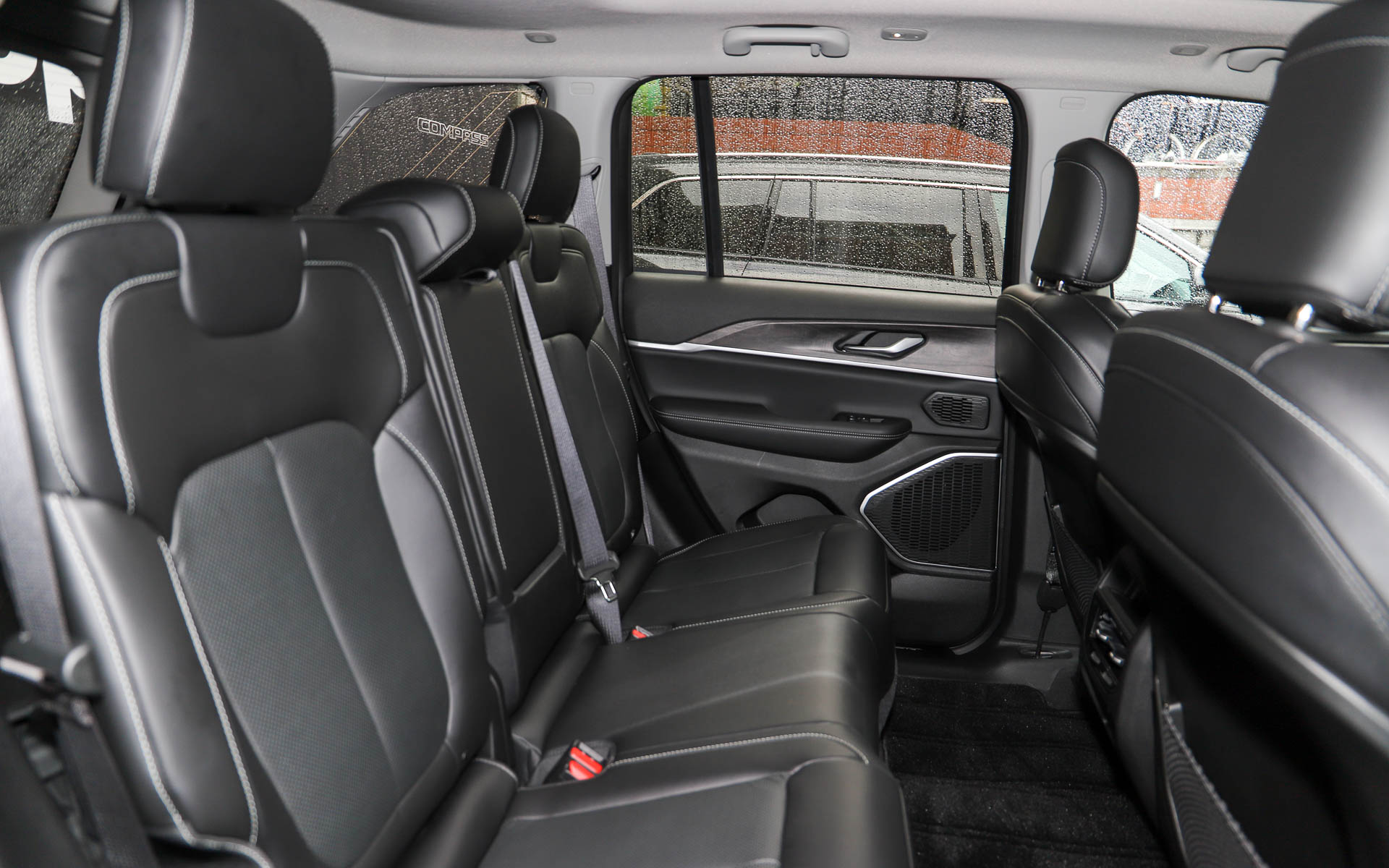 5人乗り2列シート仕様のシート