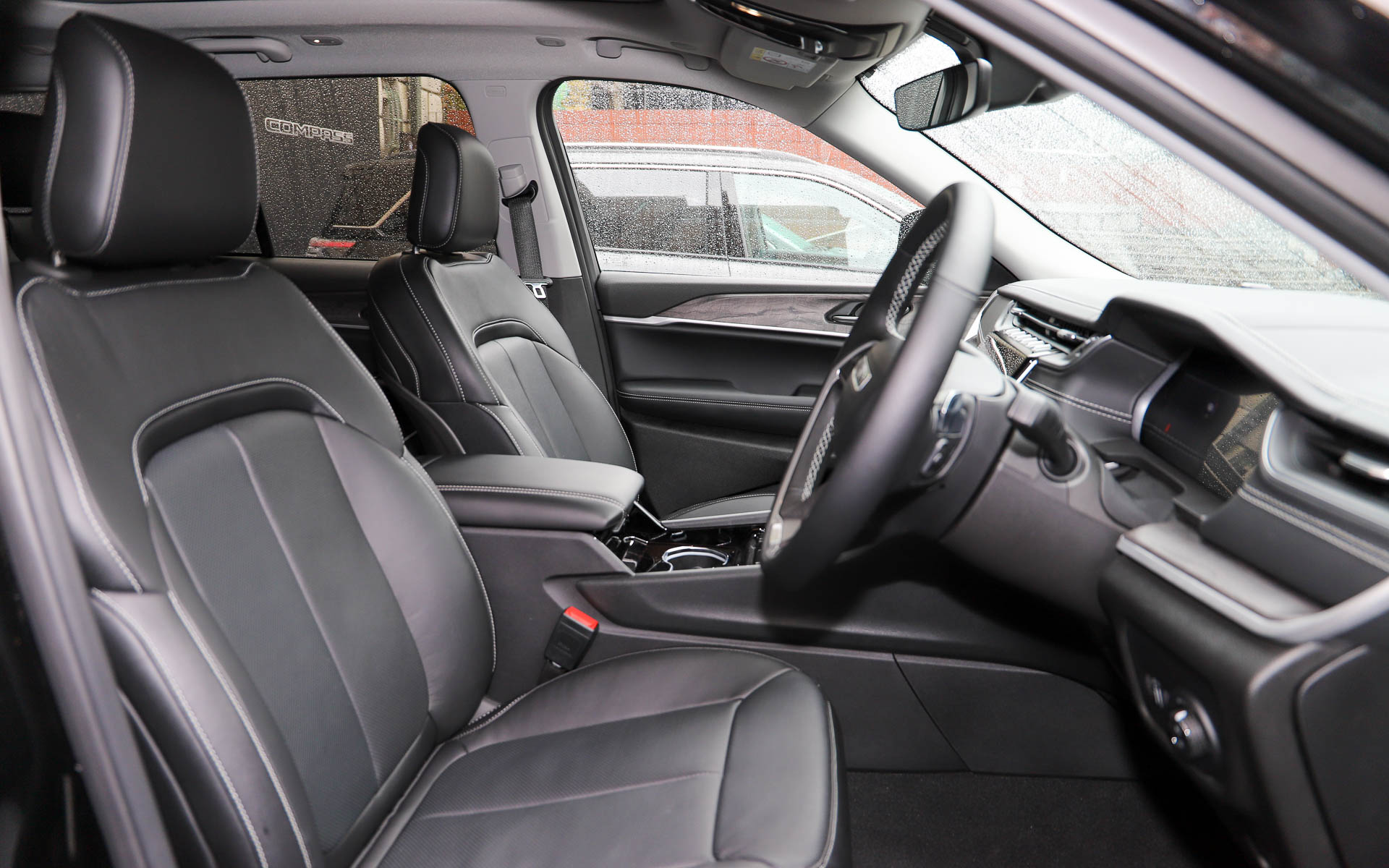 5人乗り2列シート仕様のシート