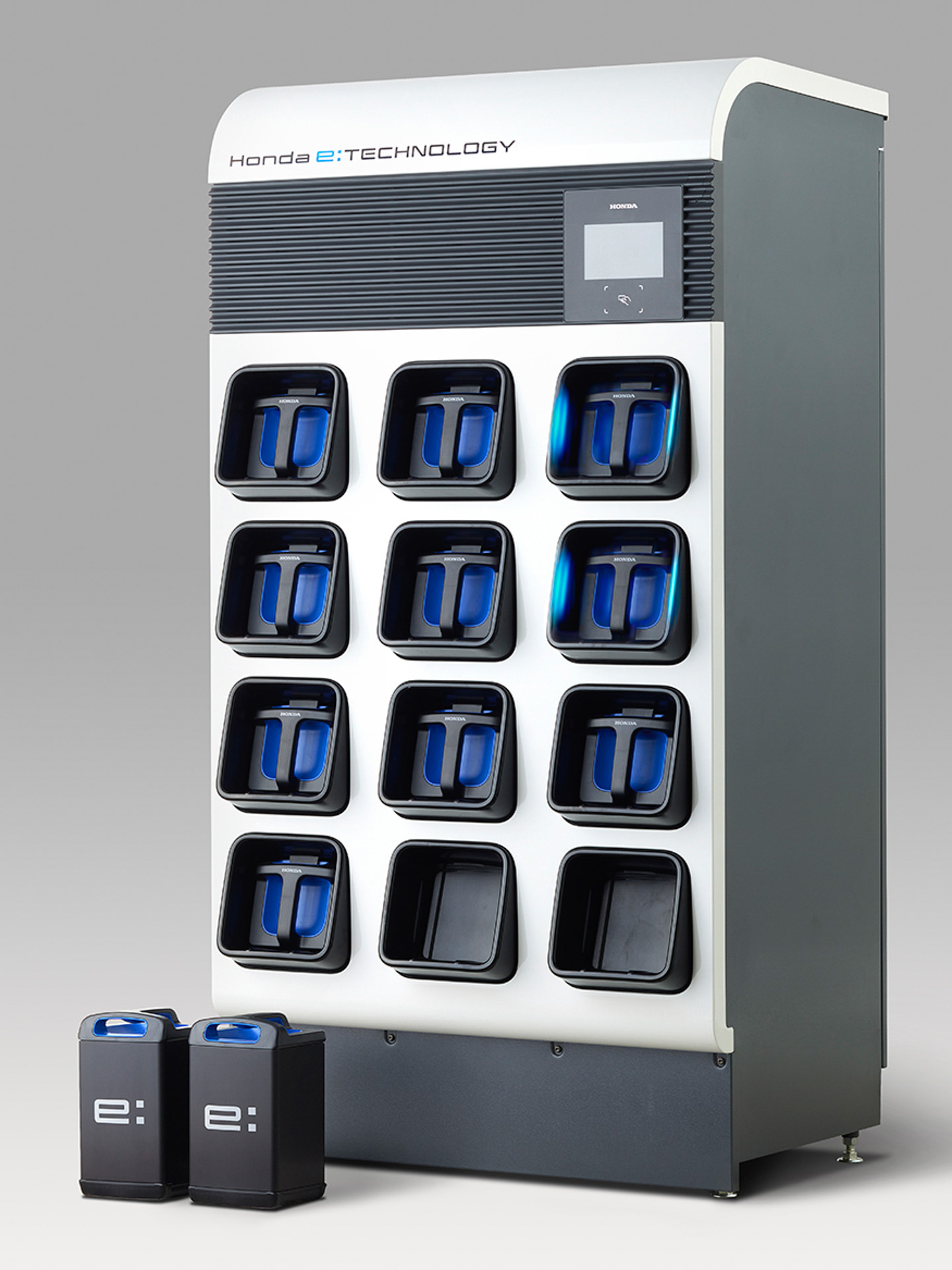 交換式バッテリ「Honda Mobile Power Pack e:（モバイル パワーパック イー）」とバッテリ交換ステーション「Honda Power Pack Exchanger e:（パワーパック エクスチェンジャー イー）」