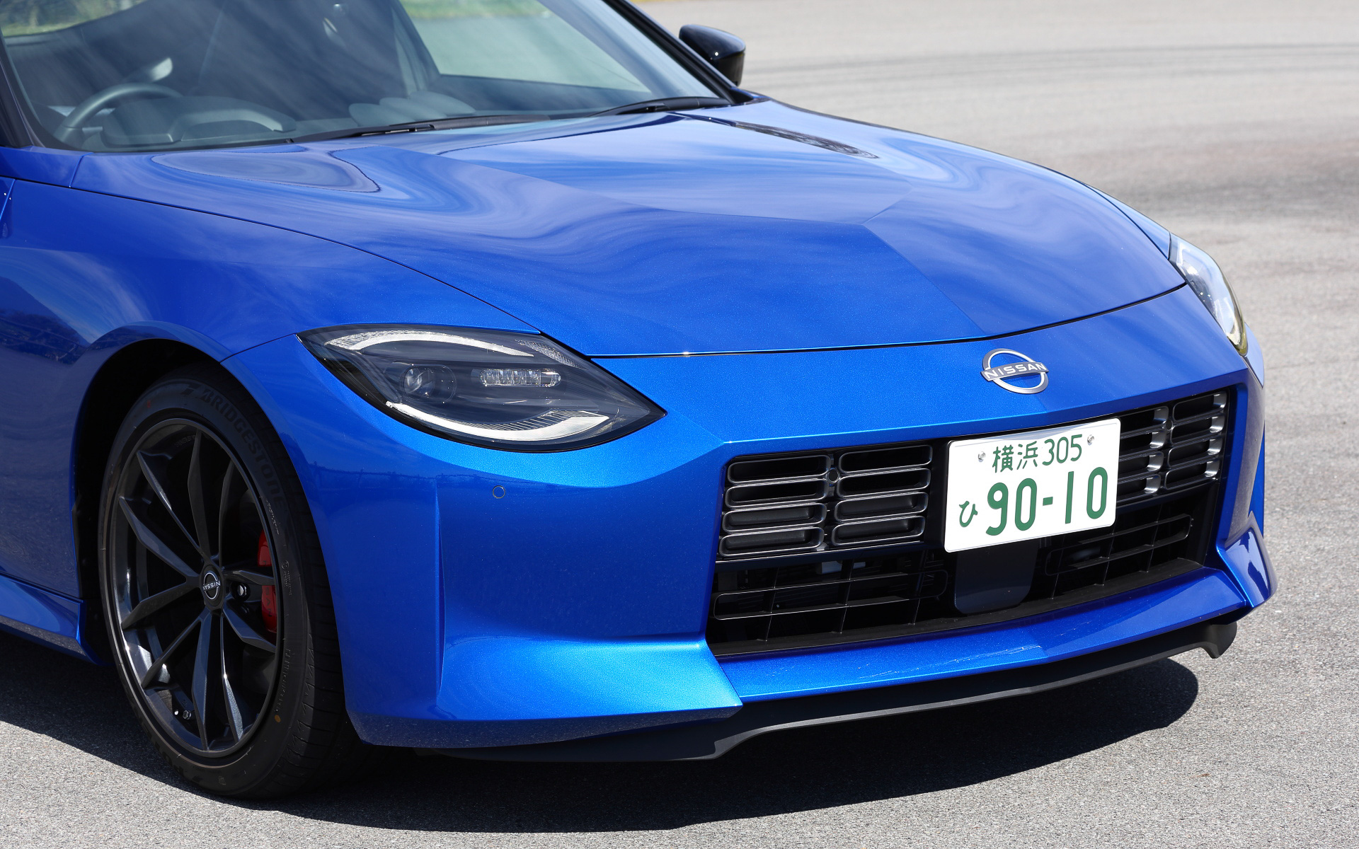 ヘッドライト、シグネチャーポジションランプ、デイタイムランニングライト、リアコンビネーションランプのいずれもLEDで統一