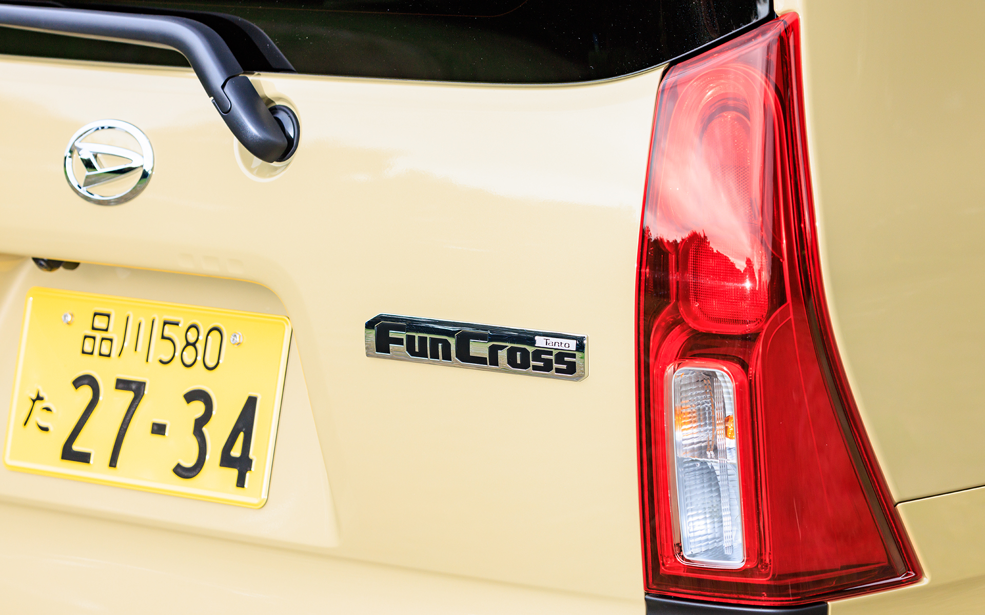 リアコンビランプはタントと共通