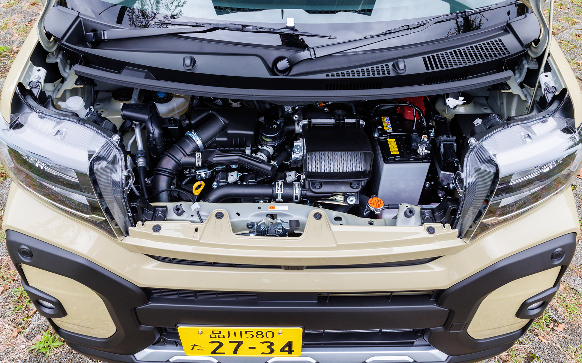 直列3気筒インタークーラーターボを搭載。スペックは最高出力47kW（64PS）/6400rpm、最大トルク100Nm（10.2kgfm）/3600rpm