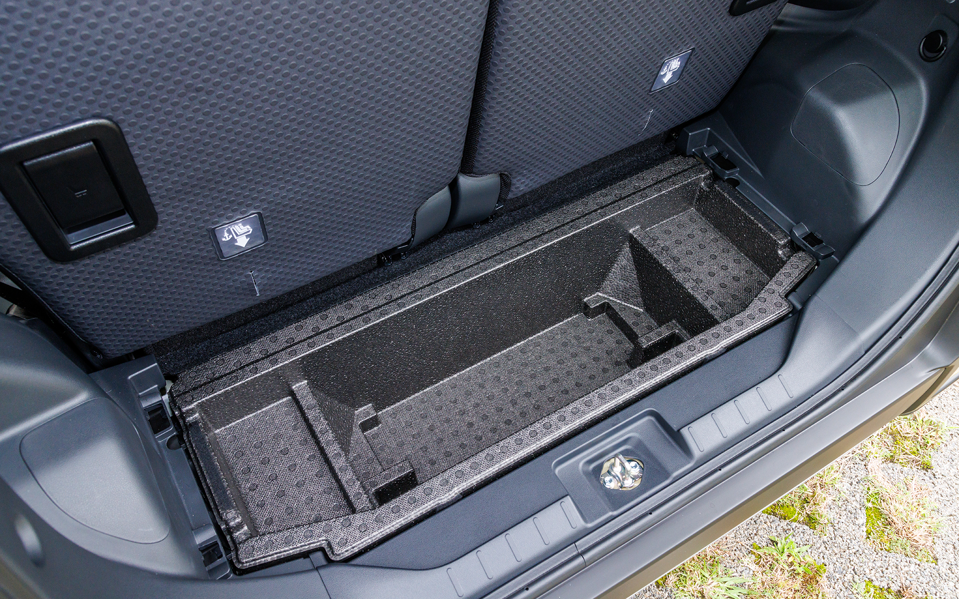 ボード下は収納として利用できる